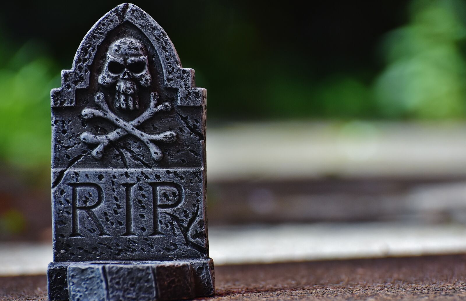 Nikon D7200 sample photo. Halloween, tombstone, grey photography