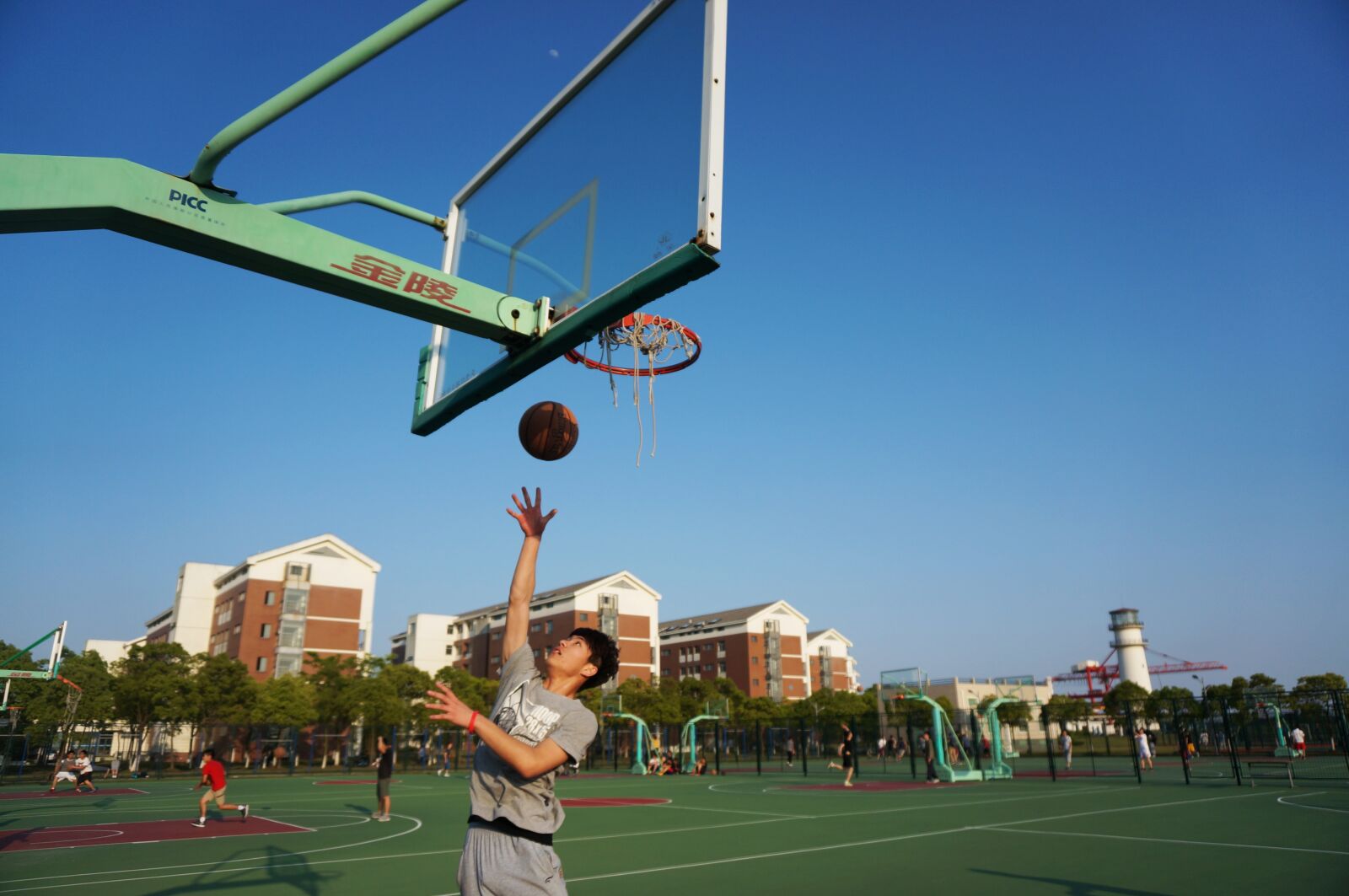 Sony Alpha NEX-5T sample photo. Layup, basketball, dunk photography
