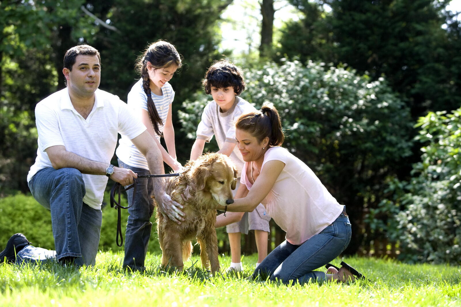 Canon EOS-1Ds Mark II sample photo. Mother, father, children, washing photography