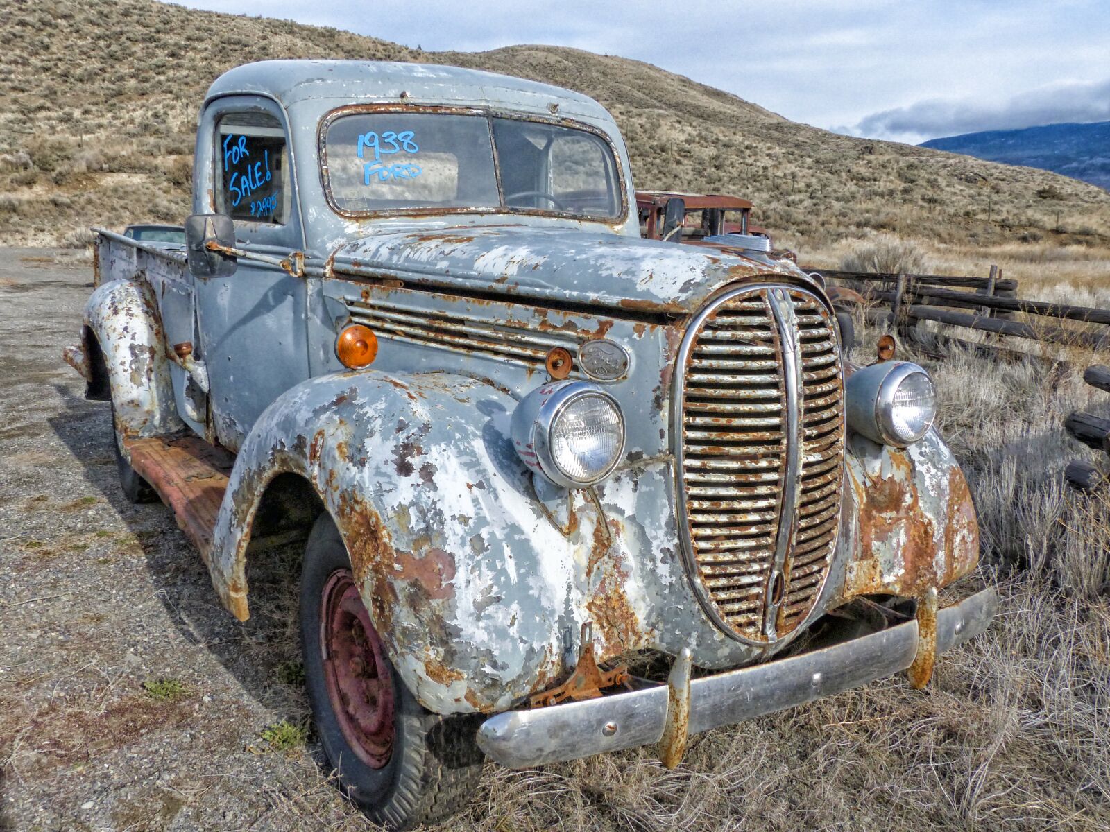 Panasonic Lumix DMC-FZ200 sample photo. Car, classic, old photography