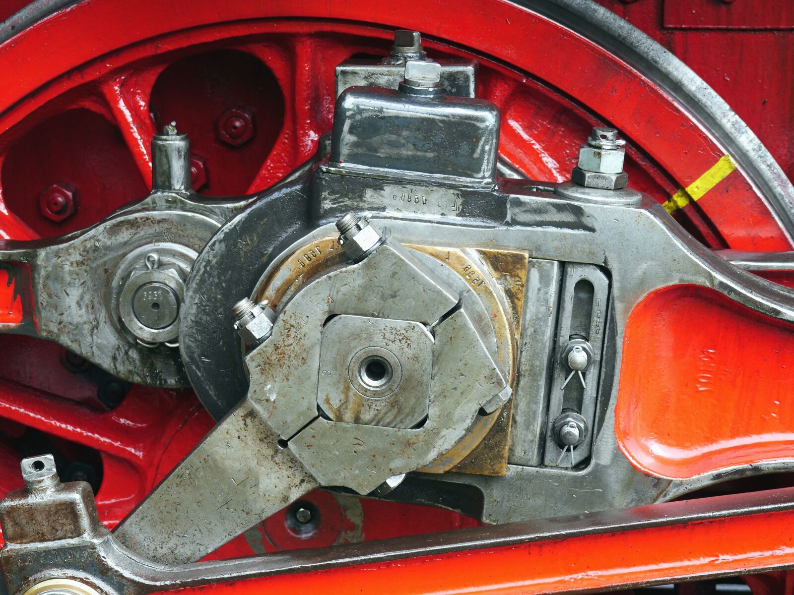 Panasonic Lumix DMC-GH3 sample photo. Metal, wheel, engine, transmission photography