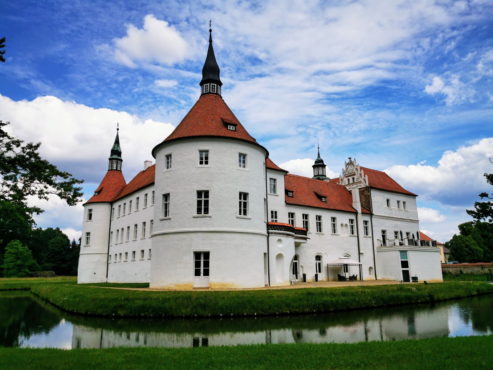 HUAWEI P30 Pro sample photo. Moated castle, f rstlich photography