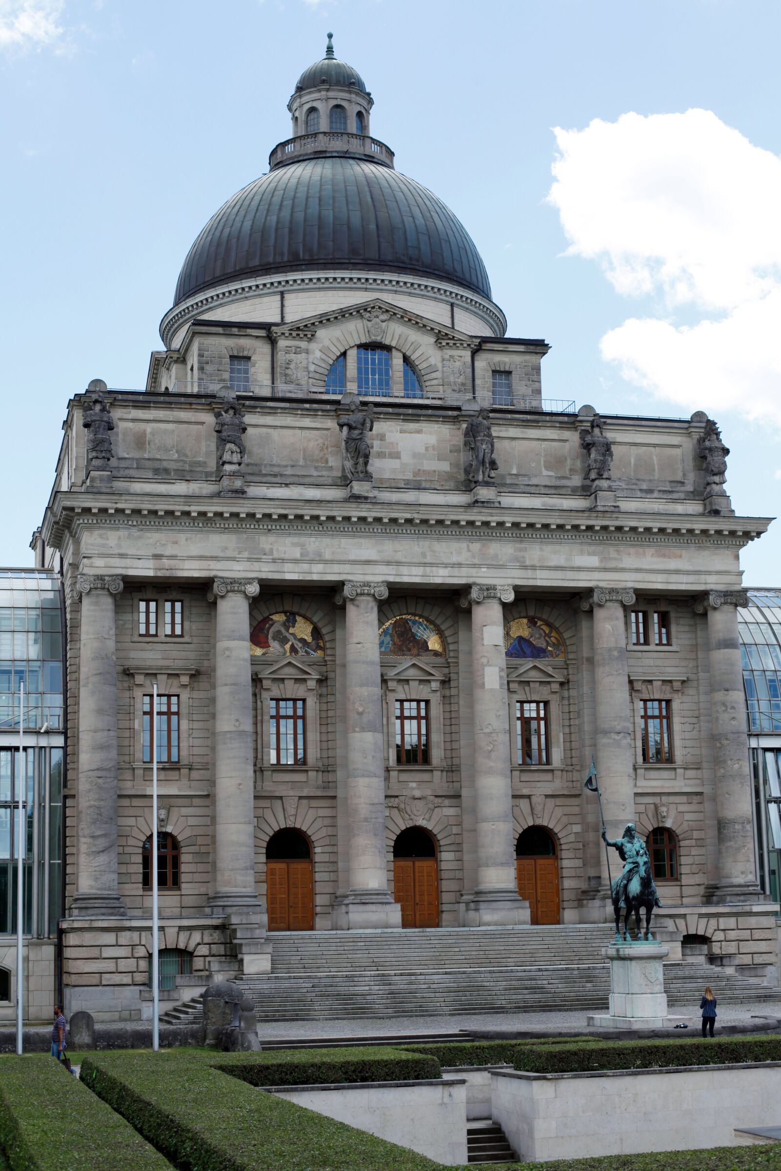 Canon EOS 5D Mark II sample photo. State chancellery, munich, bavaria photography