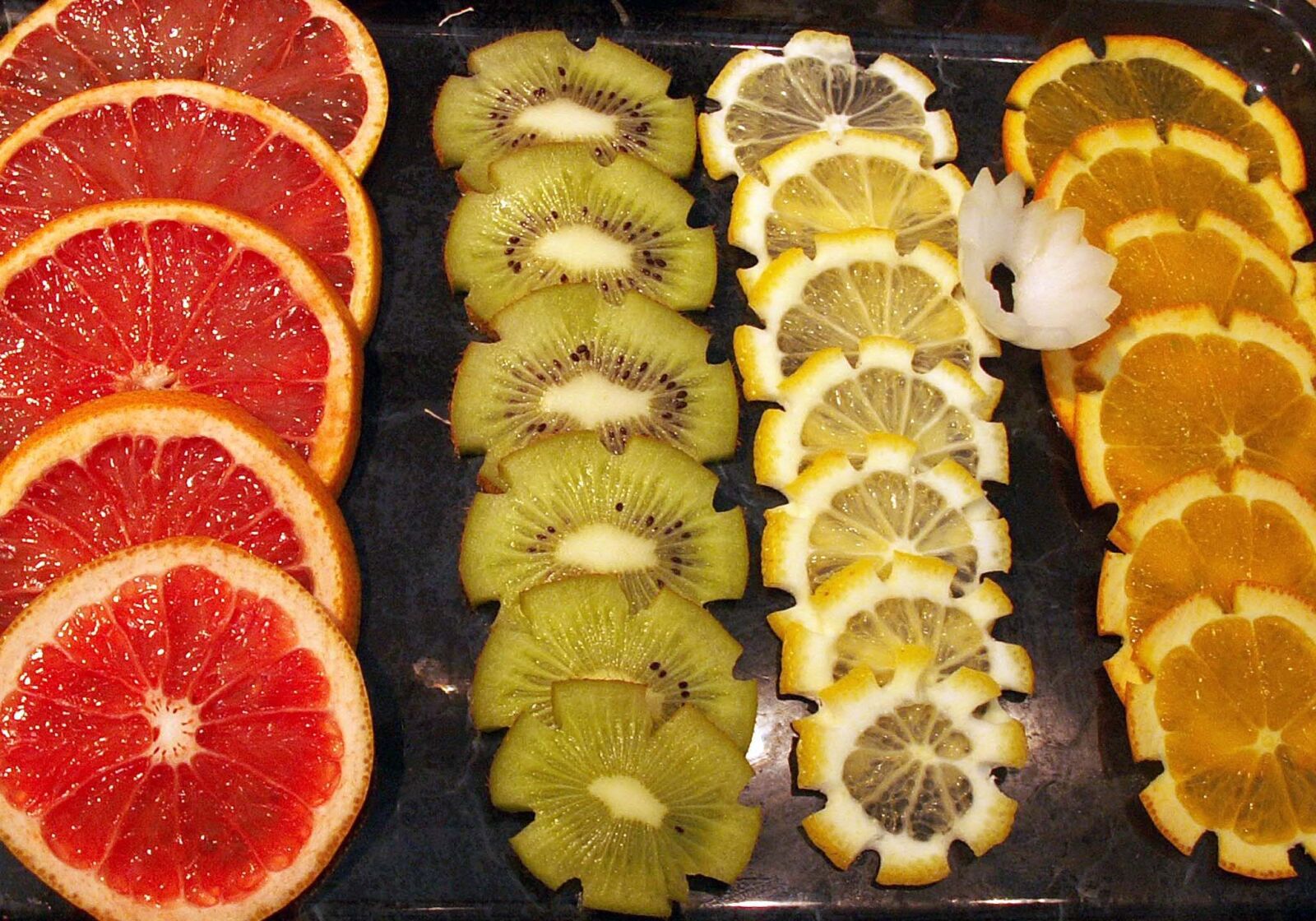 KONICA MINOLTA DiMAGE Z3 sample photo. Fruits, oranges, kiwi photography