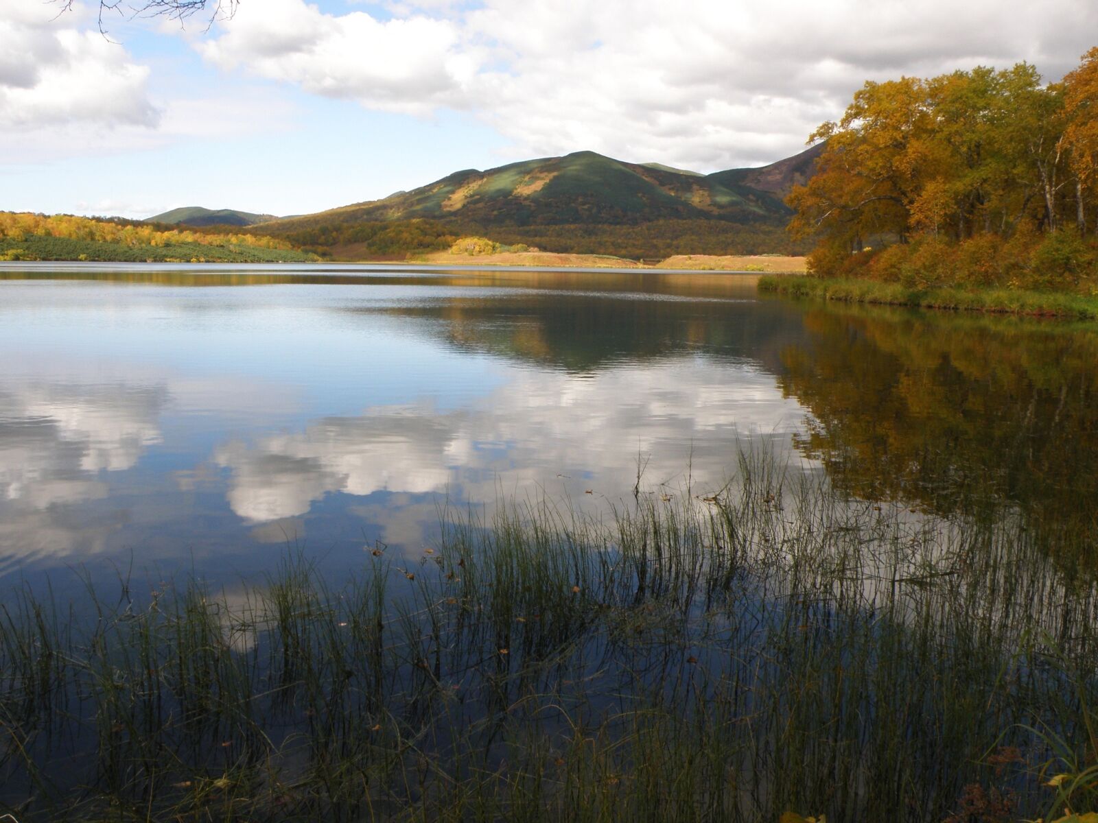 Olympus SP570UZ sample photo. Lake, mountains, tundra photography