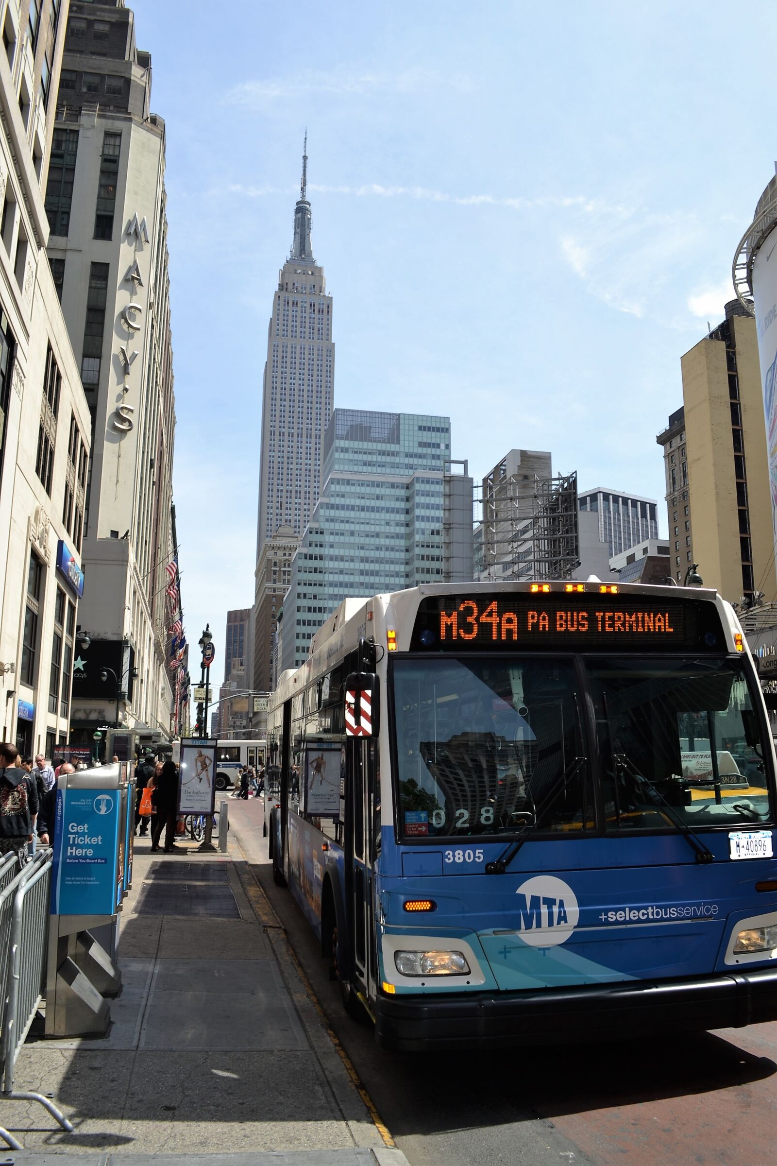 Nikon D3100 sample photo. Bus, empire state building photography