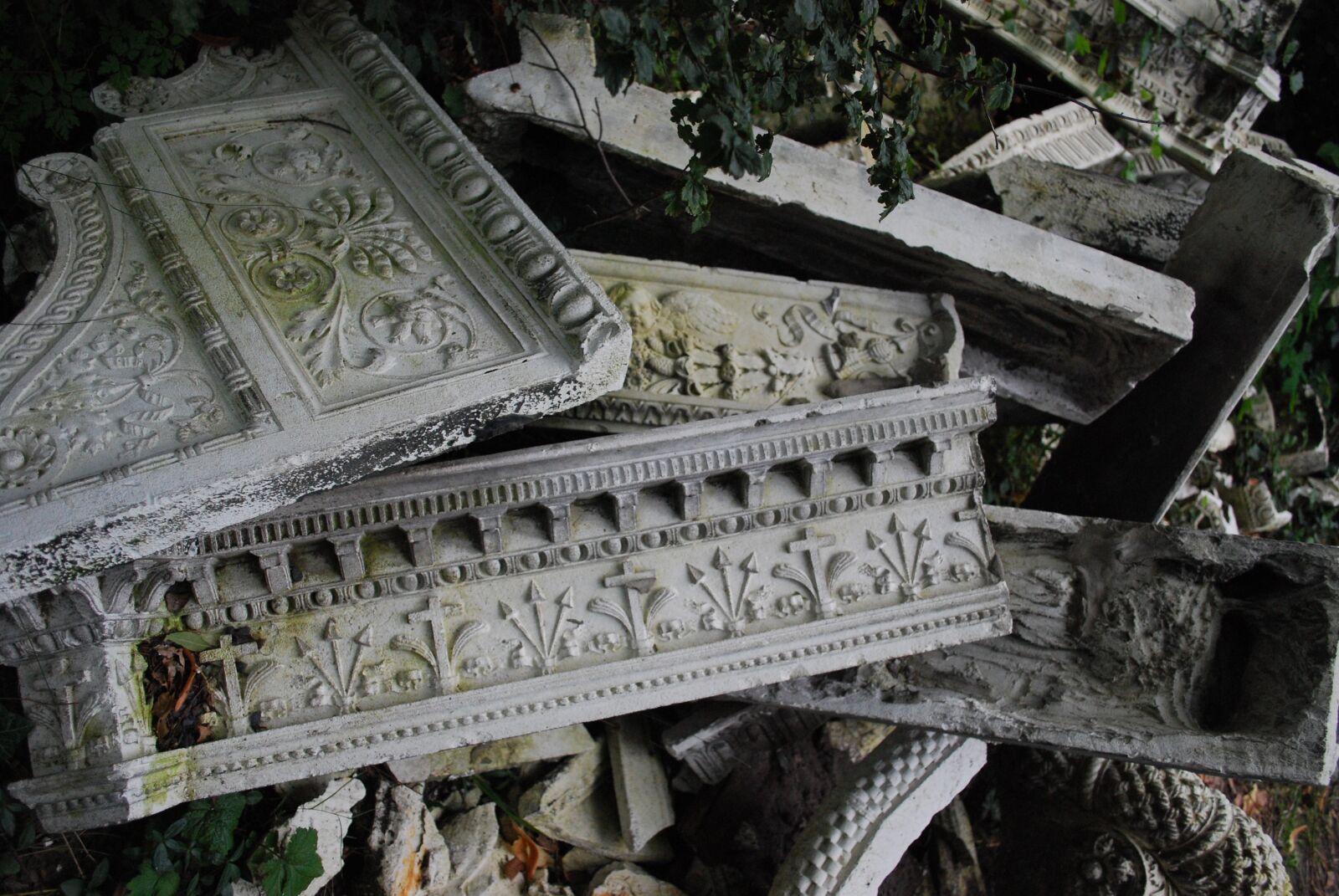 Nikon D60 sample photo. Cemetery, grave stones, old photography