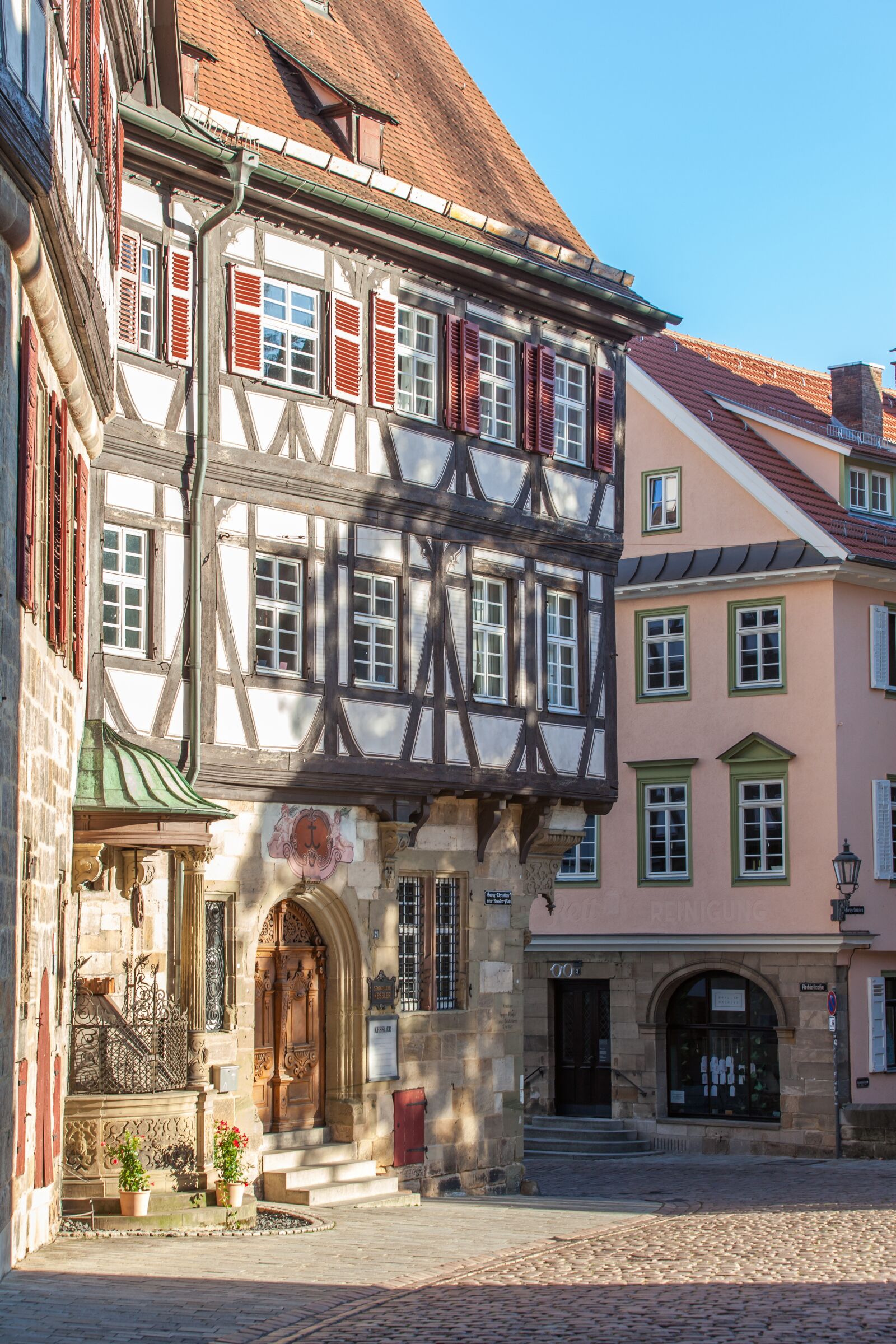 Canon EOS 5D Mark II sample photo. Historically, historic center, architecture photography