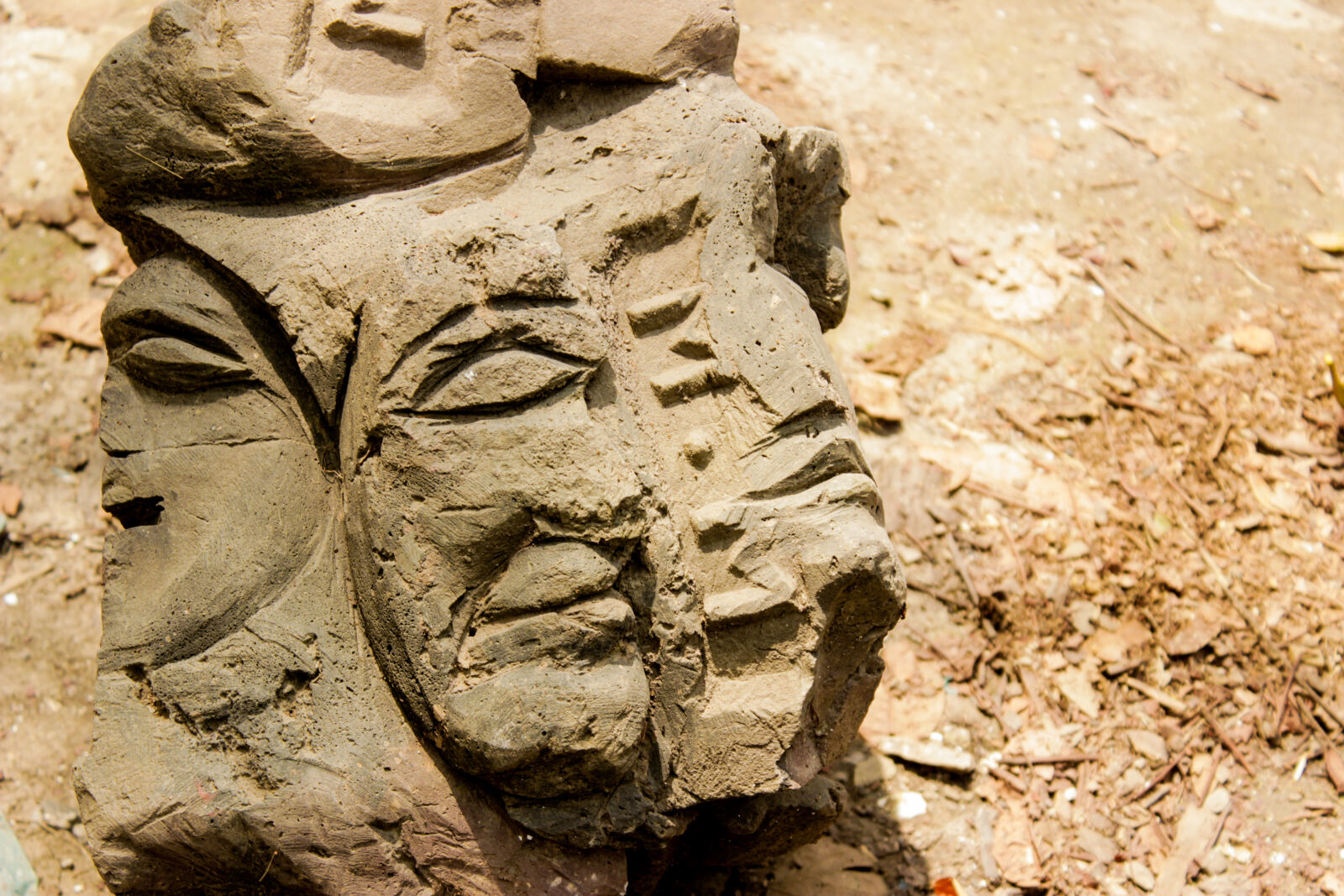 Canon EOS 600D (Rebel EOS T3i / EOS Kiss X5) sample photo. Bangladesh, many, face, monumental photography