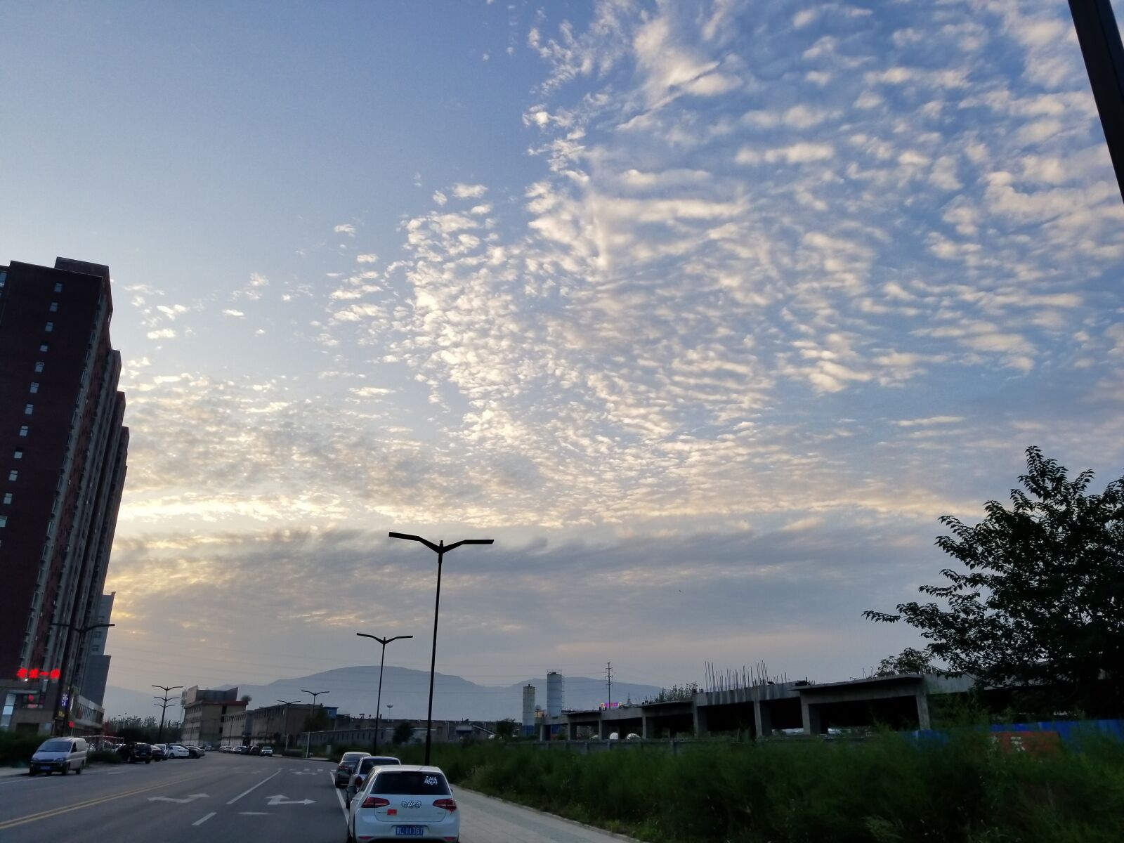 Samsung Galaxy S8+ sample photo. Blue sky, white cloud photography