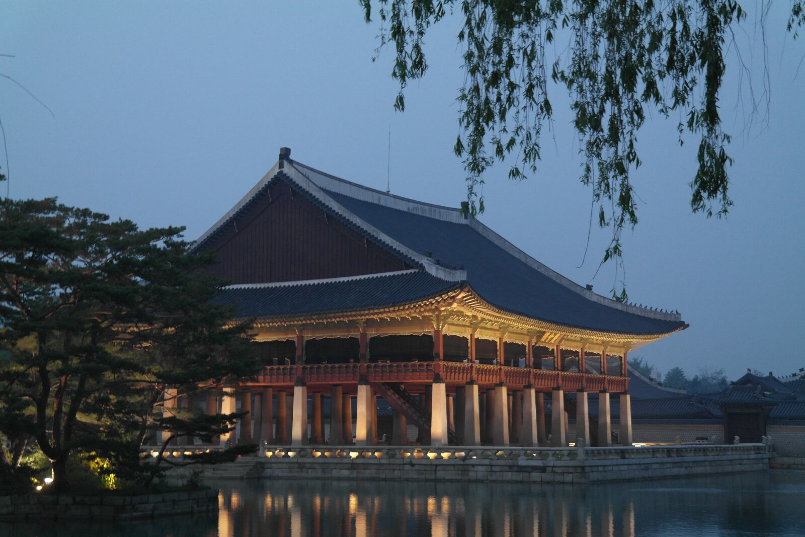 Samsung NX200 sample photo. Gyeongbok palace, palace, traditional photography