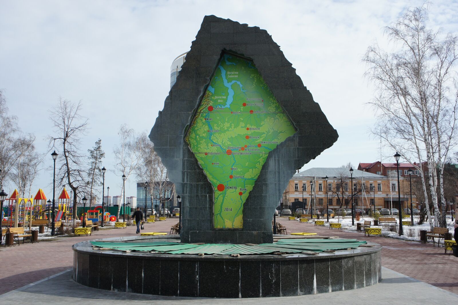 Sony Alpha NEX-5 + Sony E 18-55mm F3.5-5.6 OSS sample photo. Tyumen, map, fountain photography