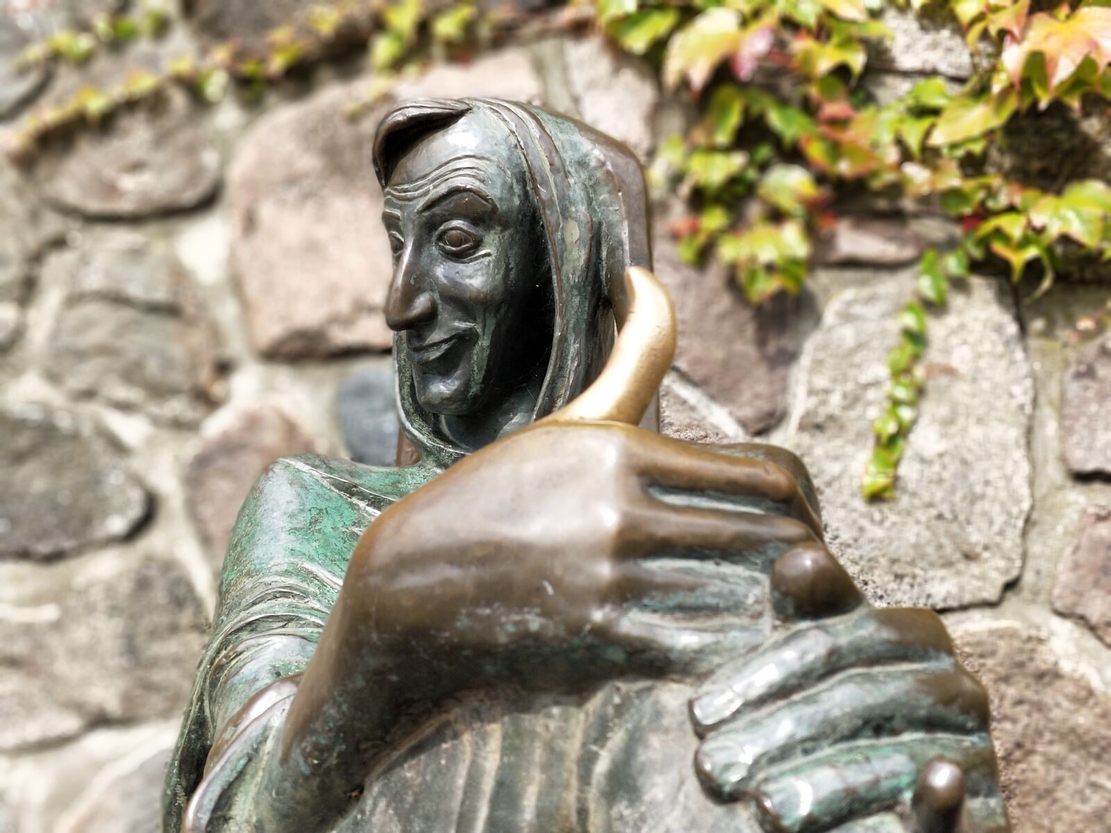 OnePlus 5 sample photo. Statue, m lln, till photography