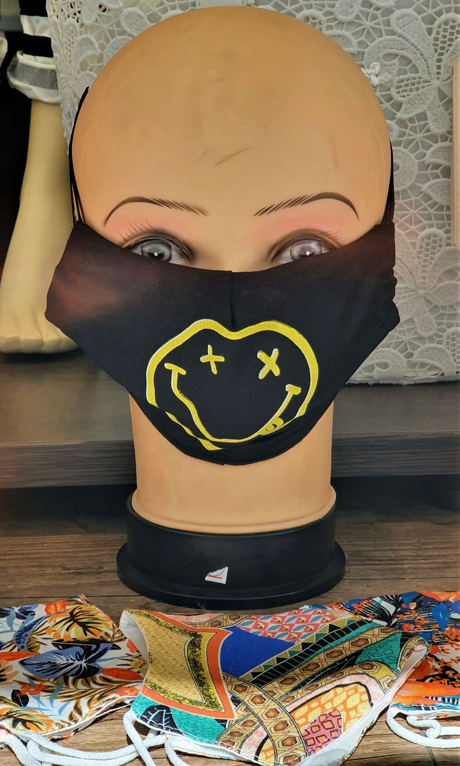 Samsung Galaxy S10+ sample photo. Doll head with mask photography