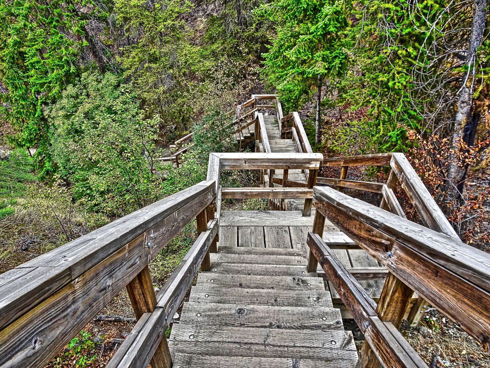 Sony Cyber-shot DSC-HX90V sample photo. Stairway, wooden, perspective photography