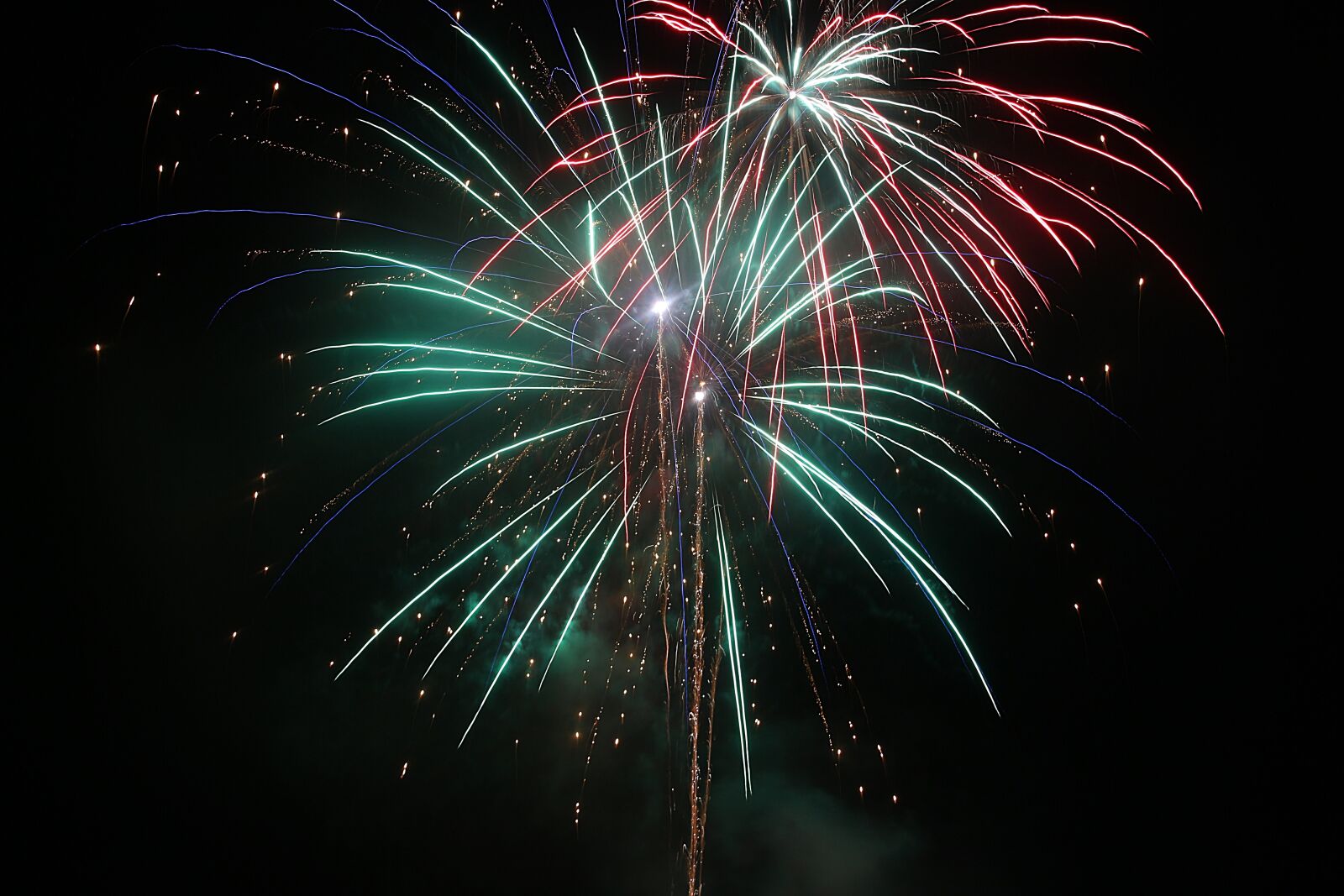 Canon EOS 650D (EOS Rebel T4i / EOS Kiss X6i) sample photo. Fireworks, pyrotechnics, fireworks art photography