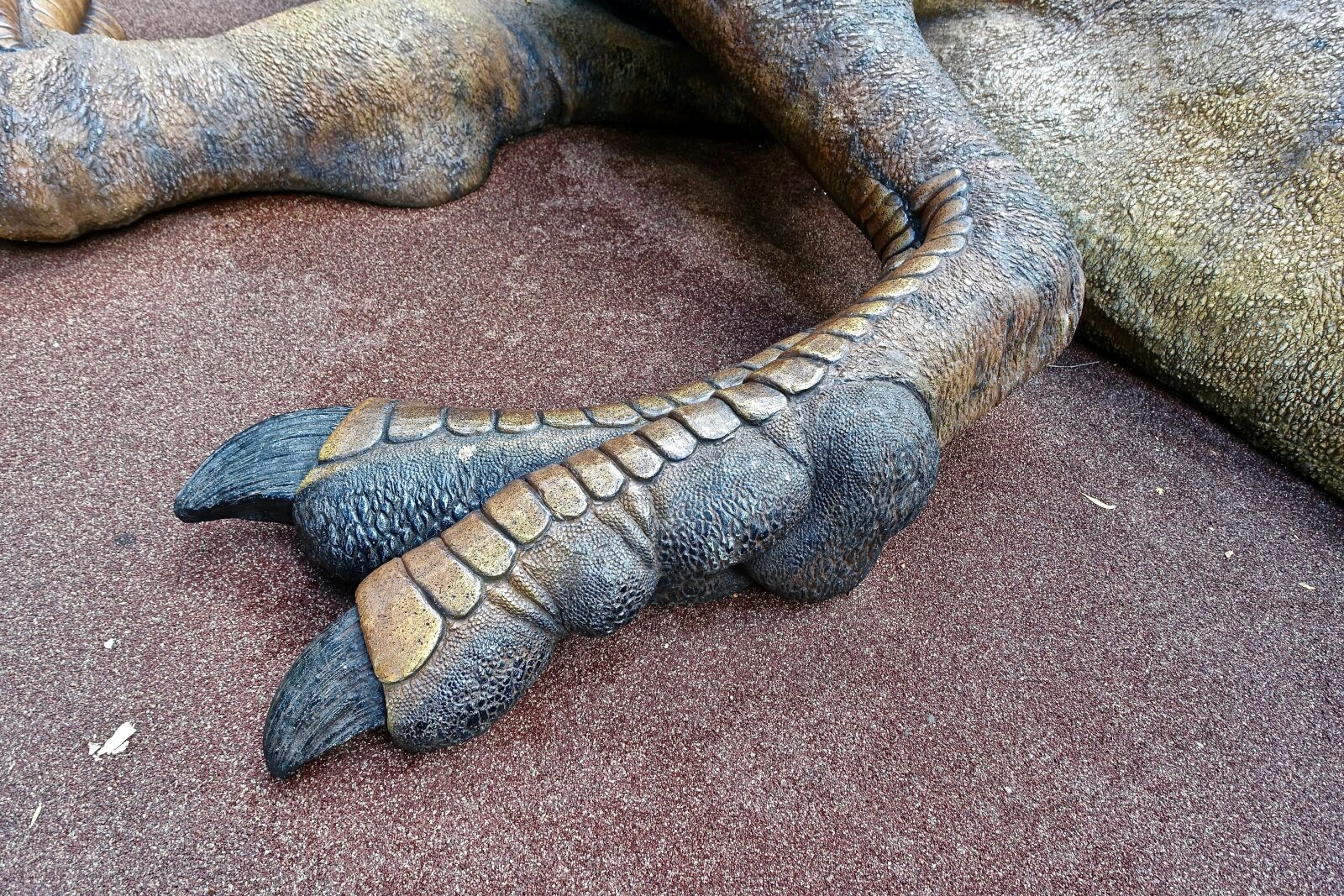 Sony Cyber-shot DSC-RX100 III sample photo. Foot, dinosaur, toes photography