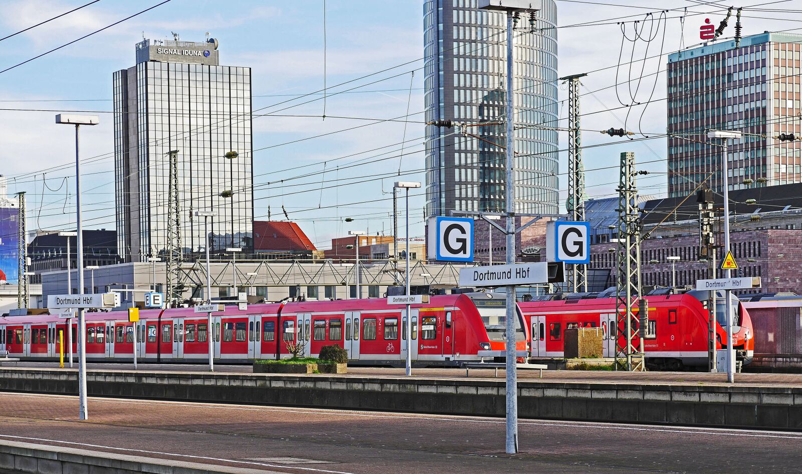 Panasonic Lumix DMC-GH3 sample photo. S-bahn terminal, dortmund hbf photography