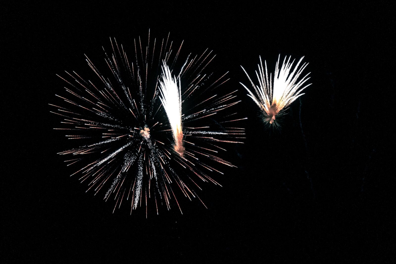 Samsung NX300 sample photo. Fireworks, sparks, party photography