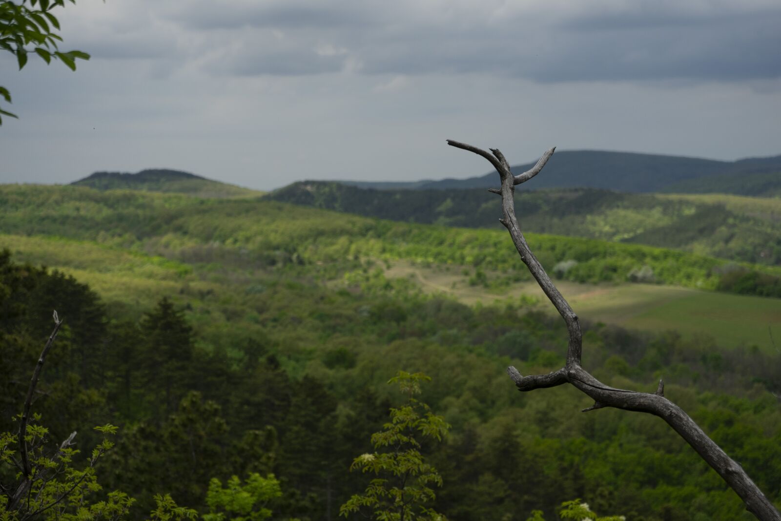 Sony a7 II + Sony FE 28-70mm F3.5-5.6 OSS sample photo. Hills, storm, clouds photography