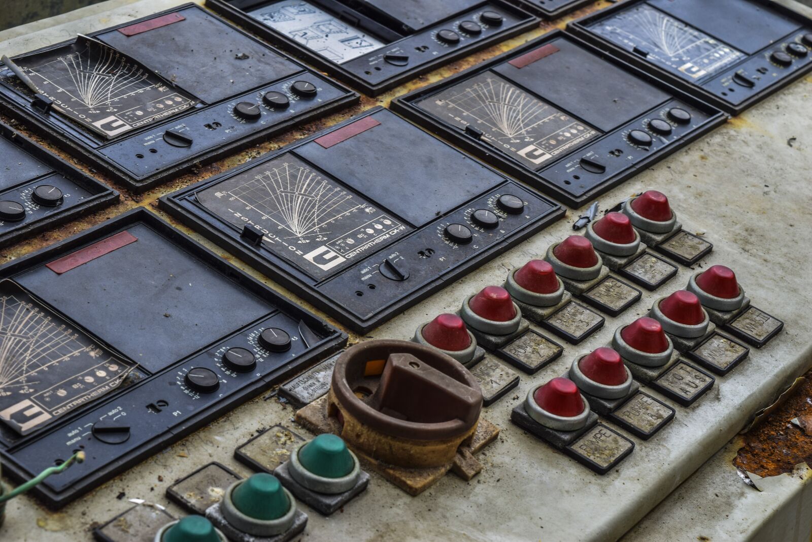 Nikon D3300 sample photo. Lost places, operation element photography