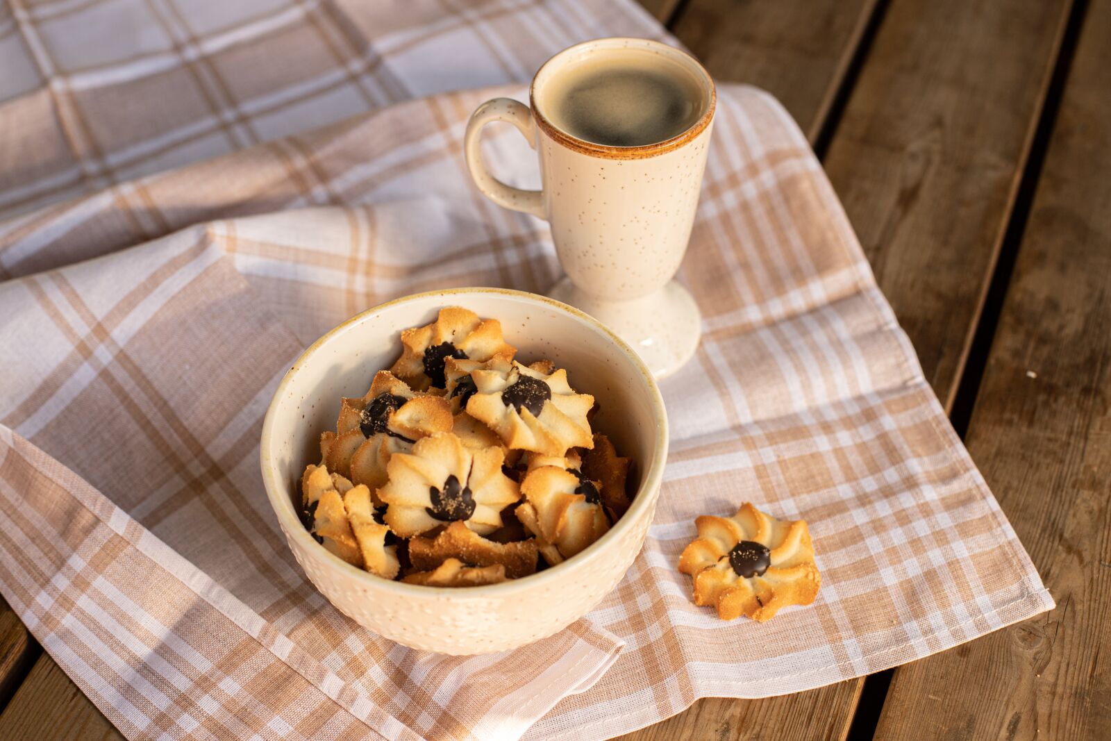 Canon EOS 6D Mark II + Canon EF 50mm F1.4 USM sample photo. Cookies, baking, nutrition photography