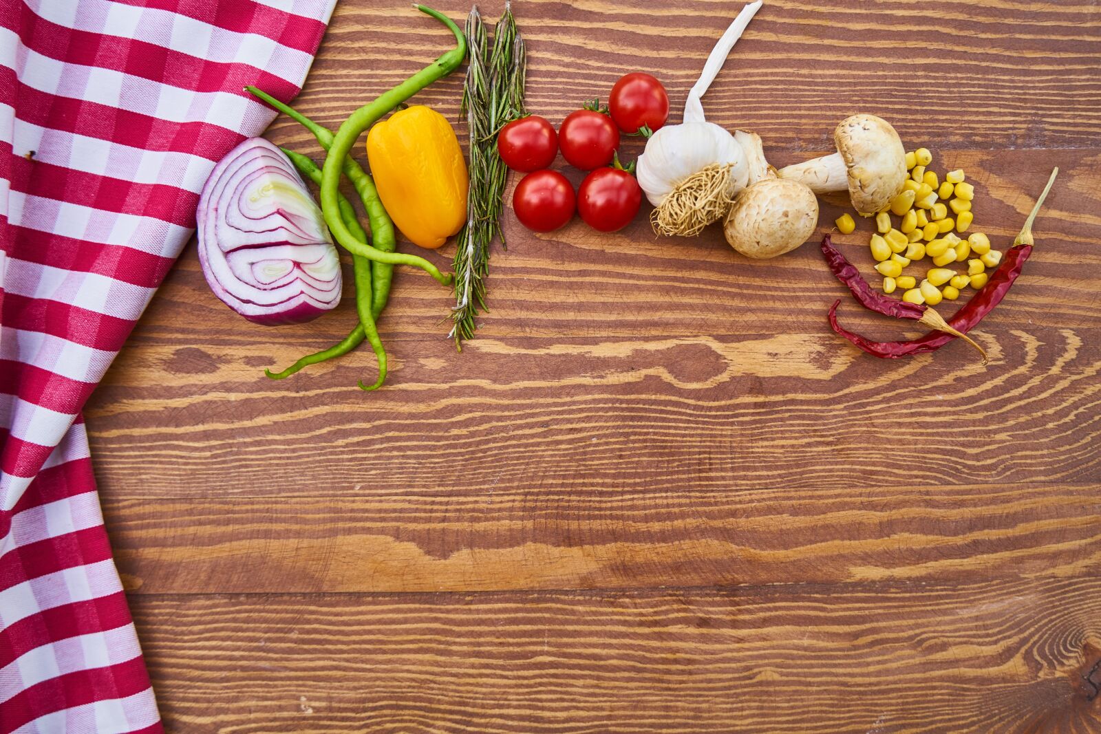 Sony a7R II sample photo. Wood, tomato, food photography