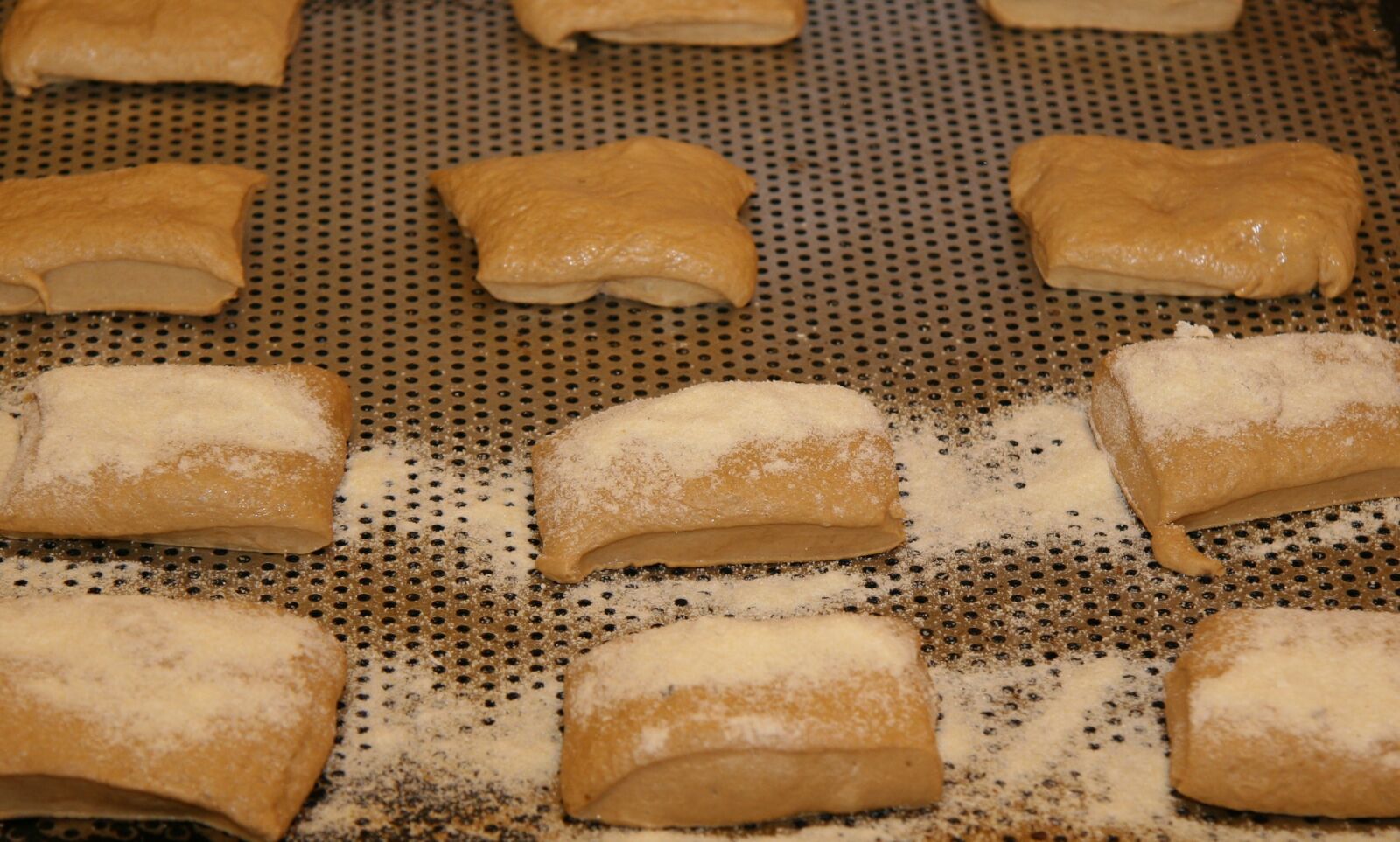 Canon EOS 20D sample photo. Ciabattastykker, bread, italian photography