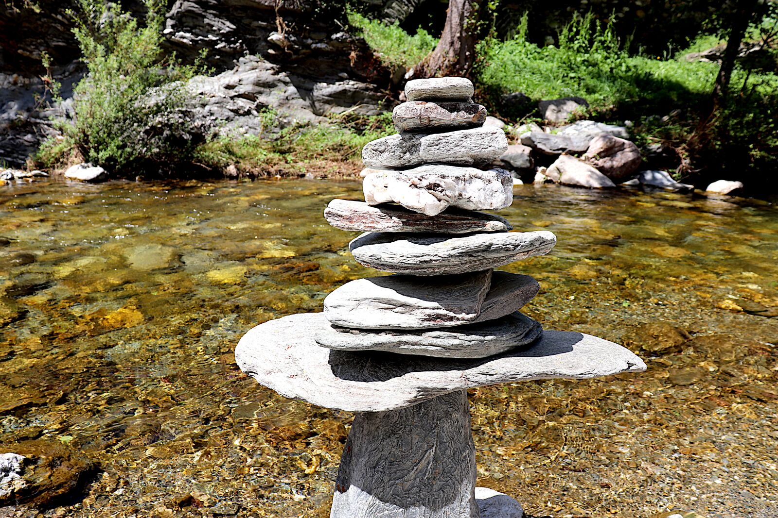 Canon EOS 800D (EOS Rebel T7i / EOS Kiss X9i) sample photo. Cairn, stones, pile of photography