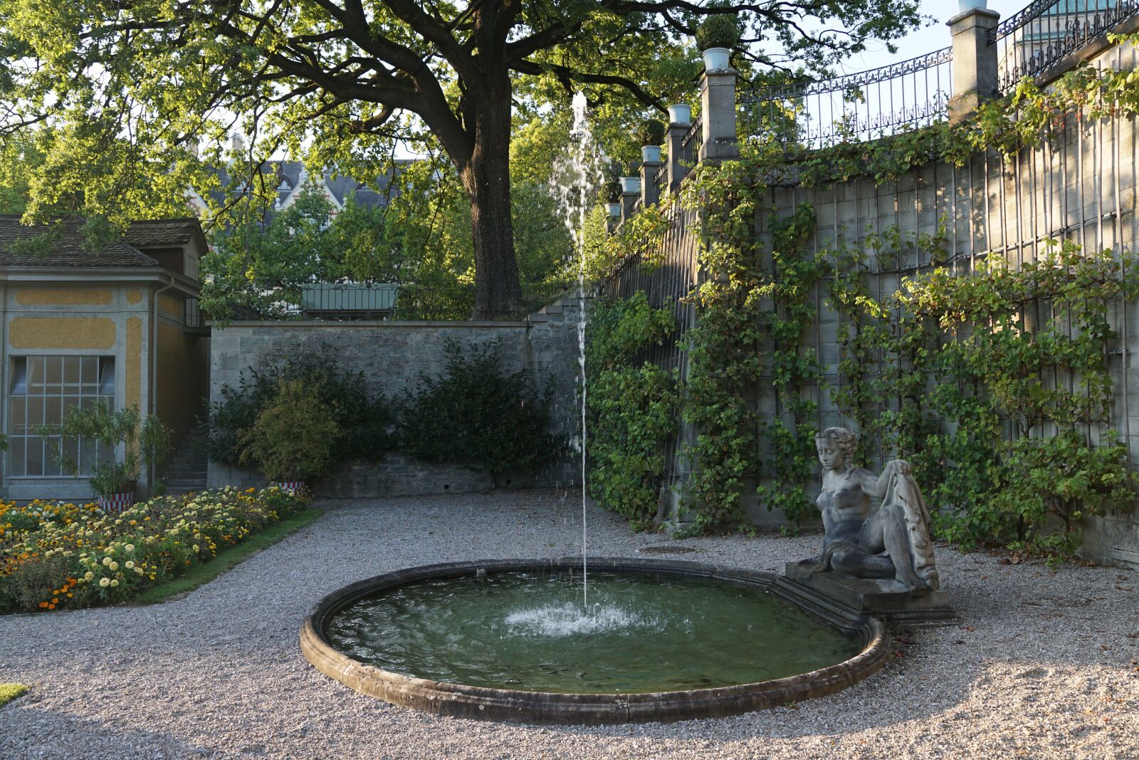 Sony ILCA-77M2 sample photo. Fountain, water, sculpture photography