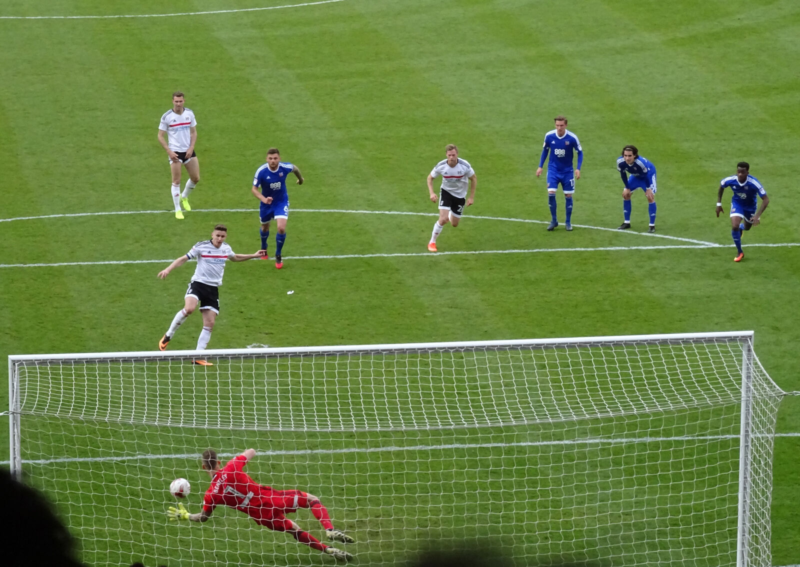 Sony DSC-HX60 sample photo. Fulhamvbrentford, penalty, penalty, save photography