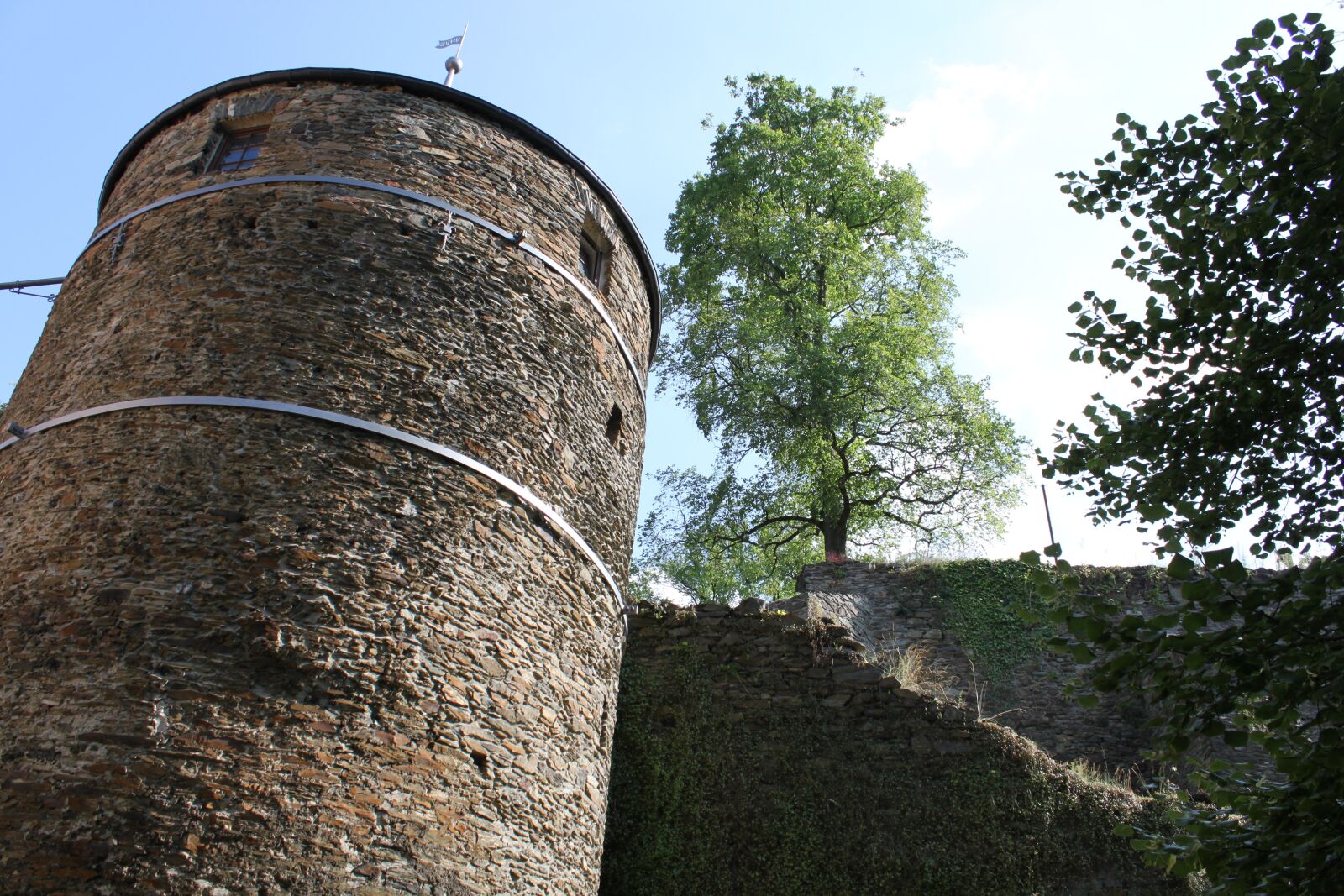 Canon EOS 500D (EOS Rebel T1i / EOS Kiss X3) sample photo. Burgruine, magpie mountain, landscape photography