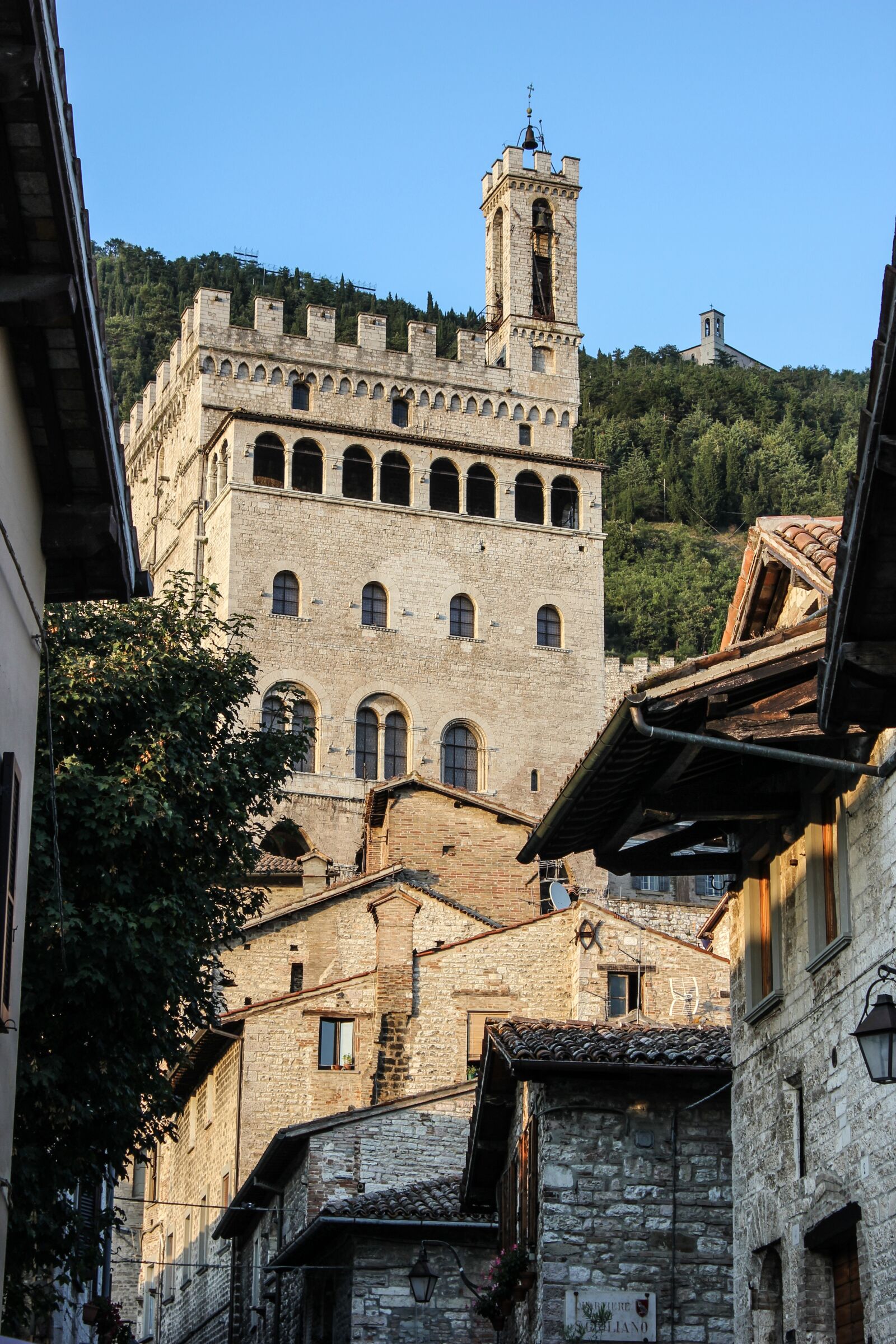 Canon EOS 550D (EOS Rebel T2i / EOS Kiss X4) sample photo. Glimpse, historian, borgo photography