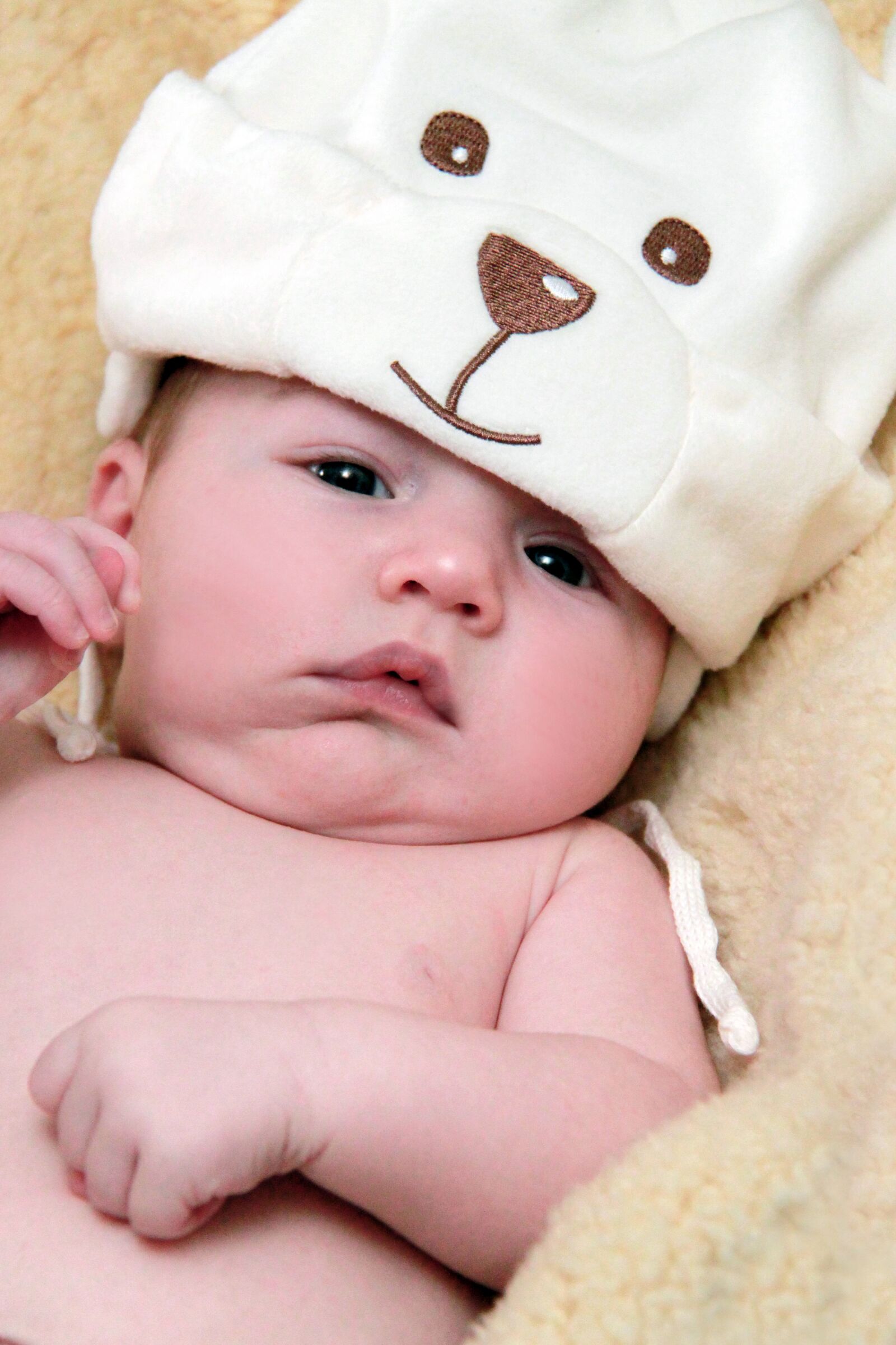 Canon EOS 500D (EOS Rebel T1i / EOS Kiss X3) sample photo. Baby, cap, child photography