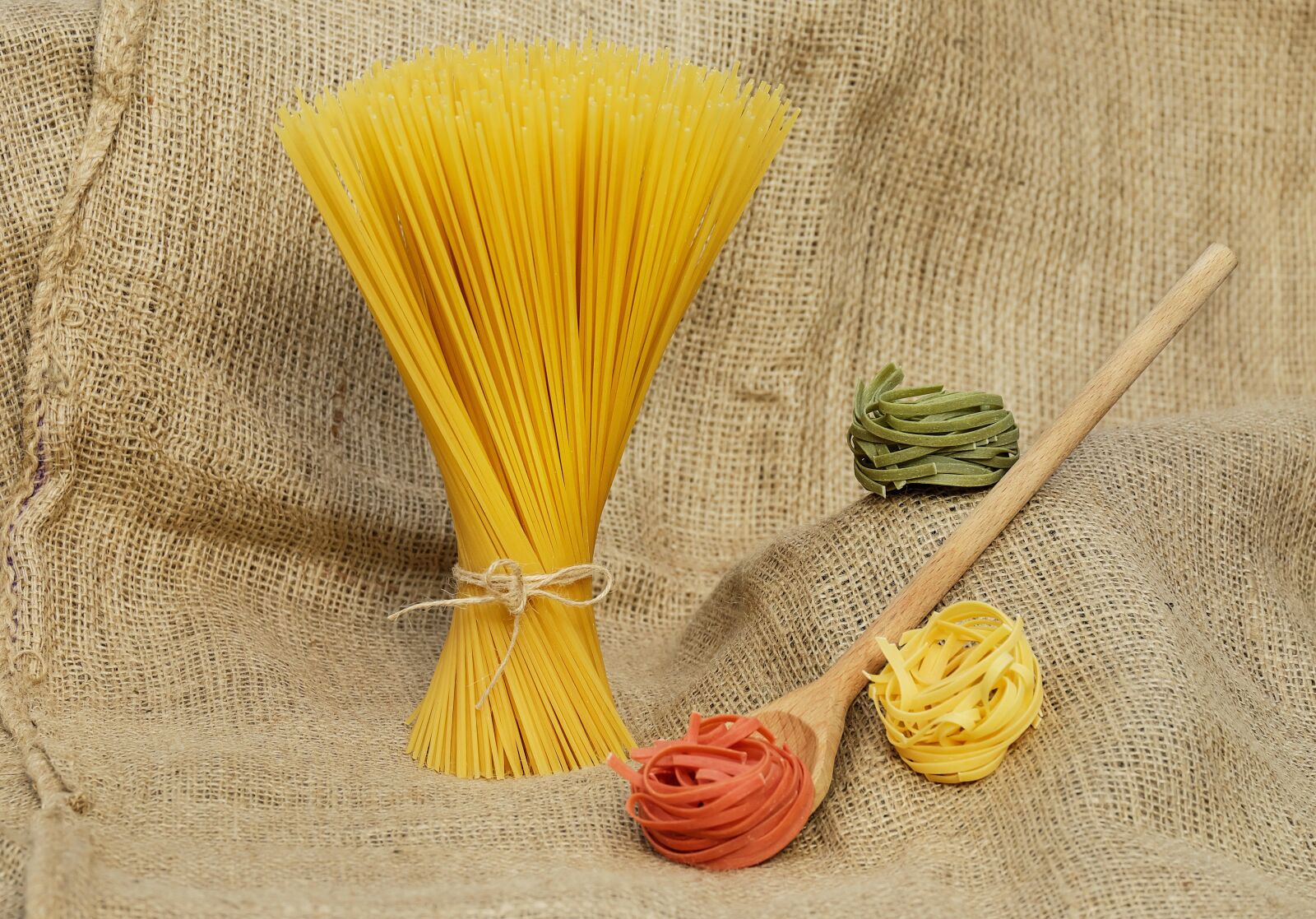 Fujifilm X-T10 + Fujifilm XC 50-230mm F4.5-6.7 OIS sample photo. Noodles, spaghetti, pasta photography