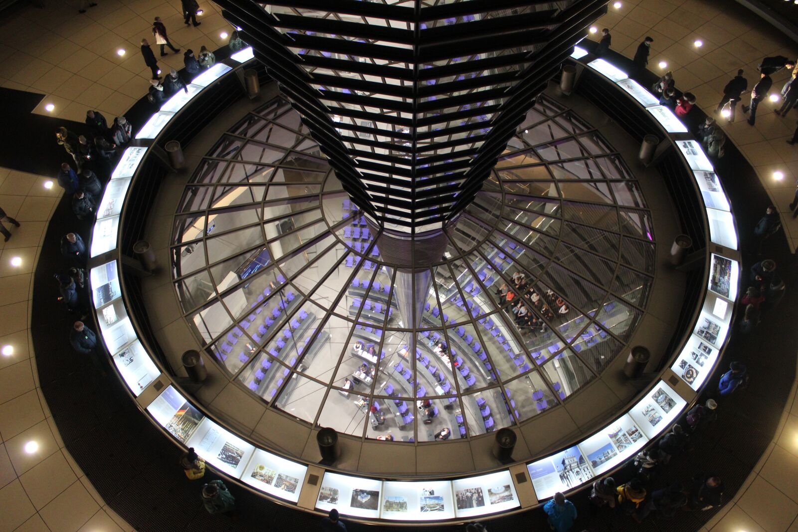 Canon EOS 600D (Rebel EOS T3i / EOS Kiss X5) sample photo. Berlin, bundestag, reichstag photography