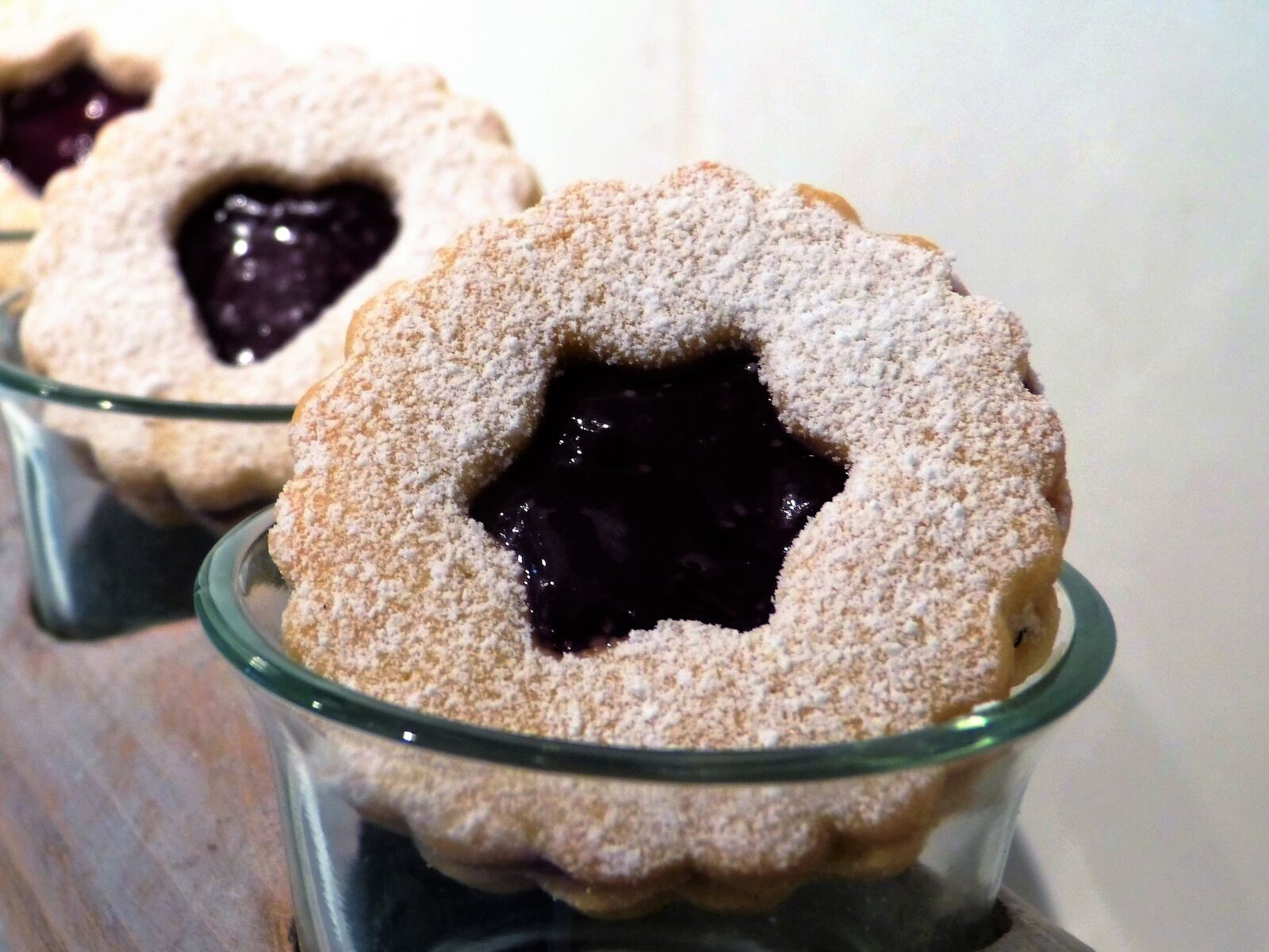 Panasonic Lumix DMC-FZ150 sample photo. Cookie, rogues, filled photography