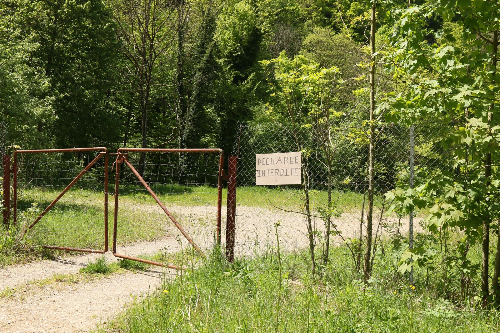 Canon EOS 70D sample photo. Barrier, discharge, waste photography