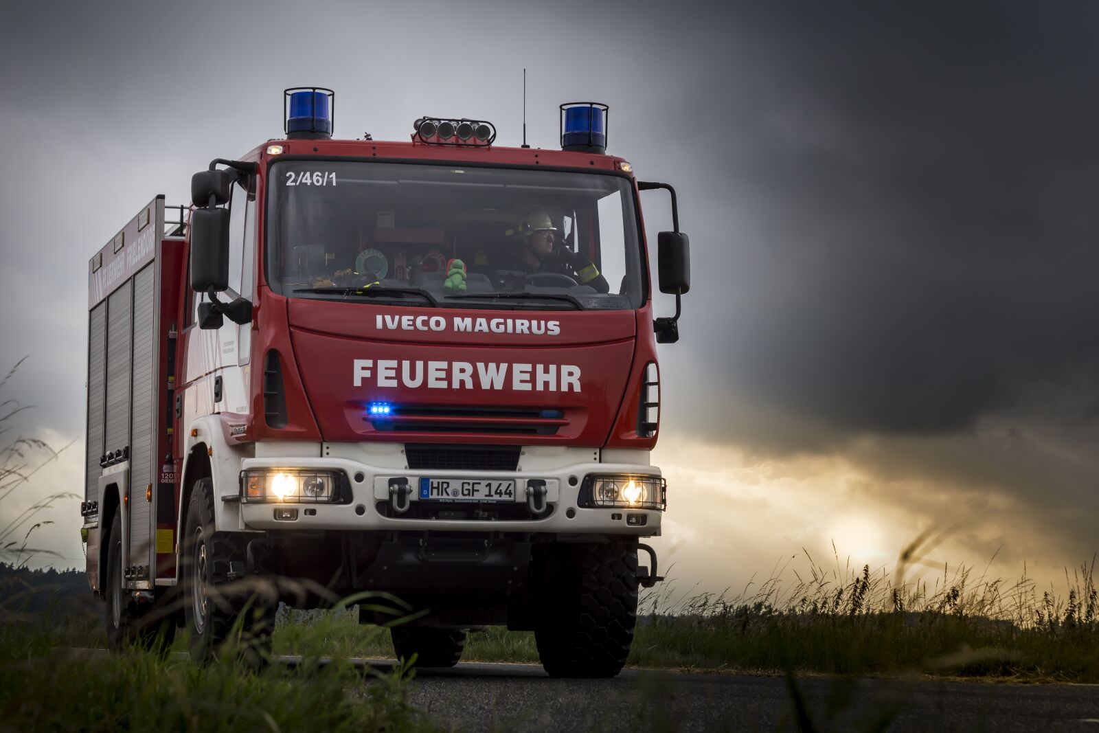 Canon EF 70-300mm F4-5.6 IS USM sample photo. Fire truck, blue light photography