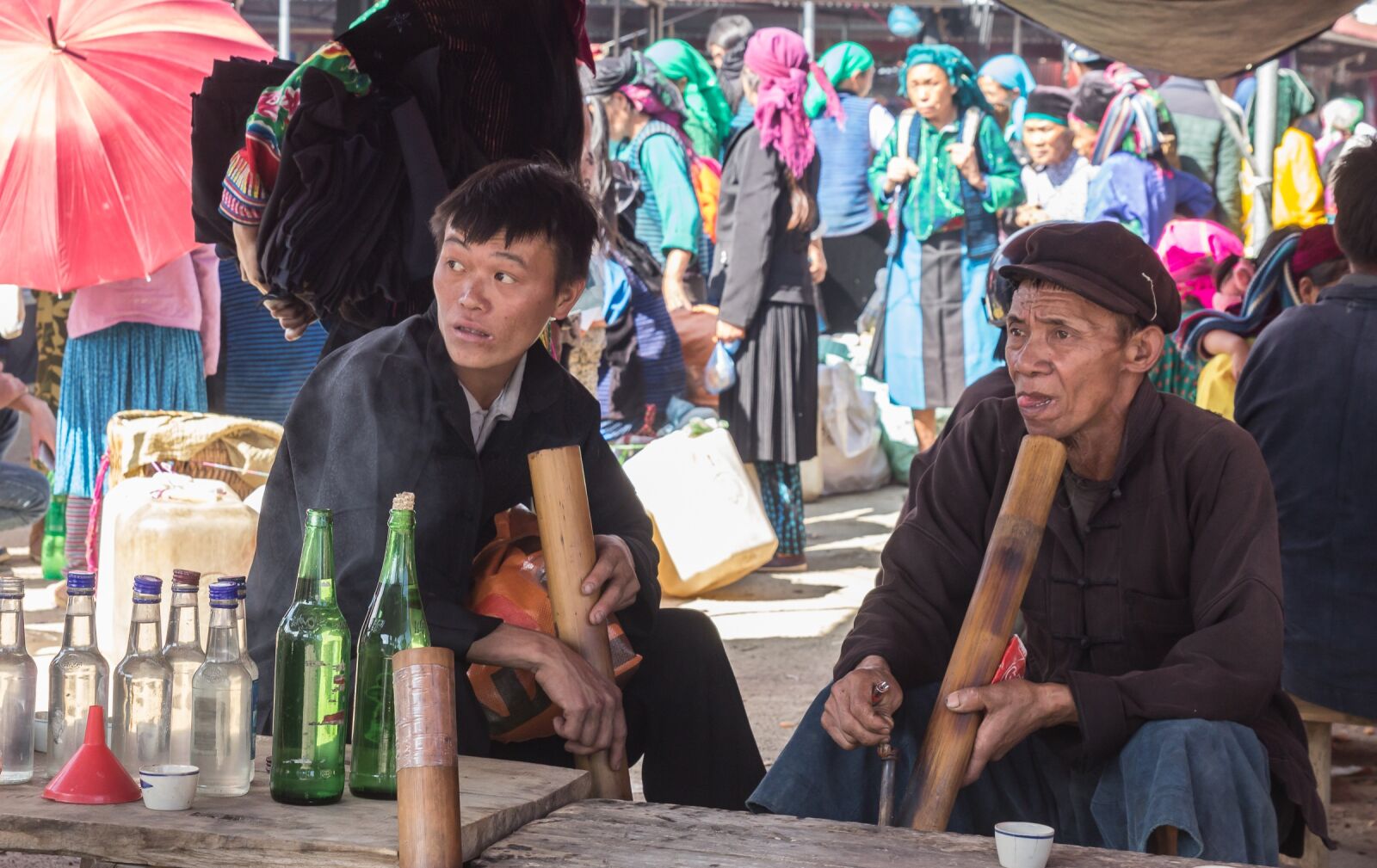 Canon EOS 600D (Rebel EOS T3i / EOS Kiss X5) sample photo. Men, locals, alcohol photography