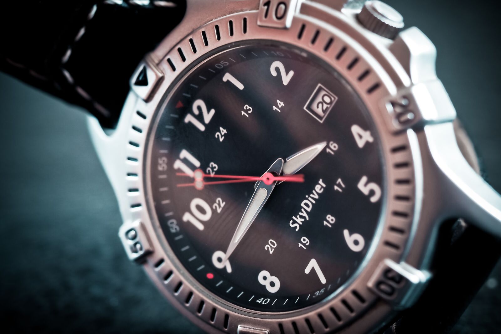 Olympus OM-D E-M10 sample photo. Clock, time, time indicating photography