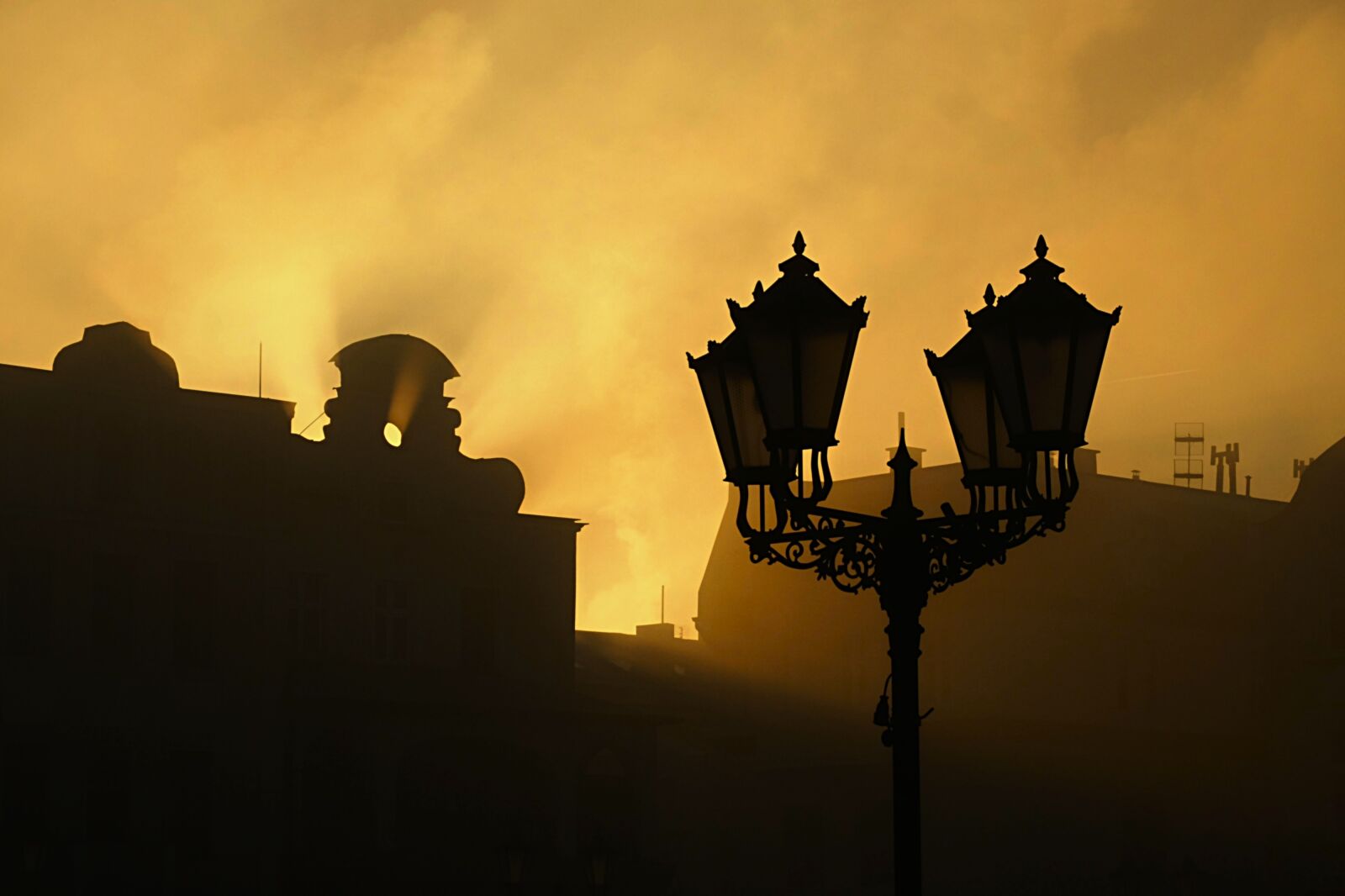 Fujifilm X30 sample photo. Clouds, fog, lantern, mist photography