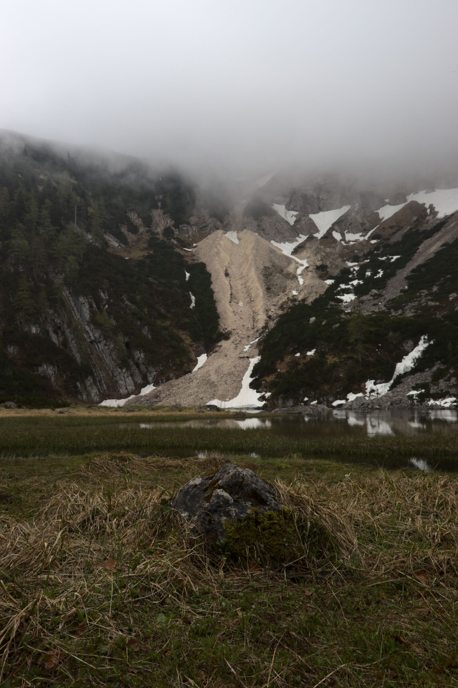 Canon EOS 77D (EOS 9000D / EOS 770D) sample photo. Landscape, lake, fog photography