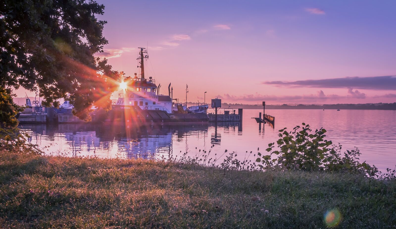 Canon EF-S 18-135mm F3.5-5.6 IS sample photo. Kiel, tug, sonnenstern photography
