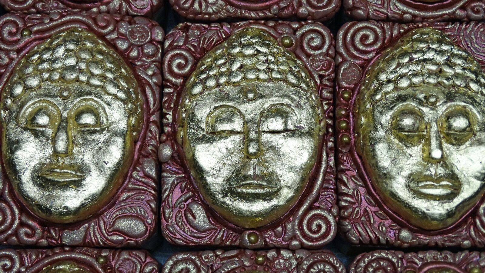 Sony Cyber-shot DSC-HX300 sample photo. Gold leaf, buddha, sculpture photography