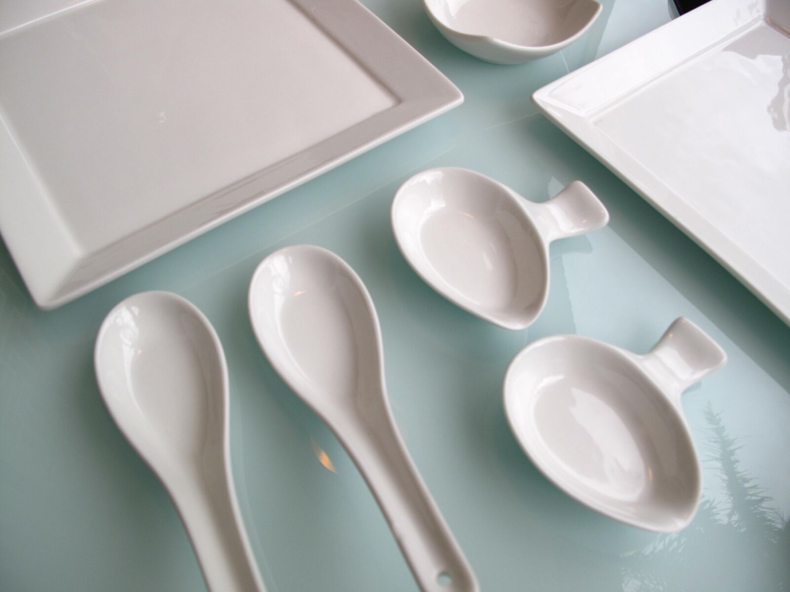 Canon PowerShot G10 sample photo. White, cutlery set, restaurant photography