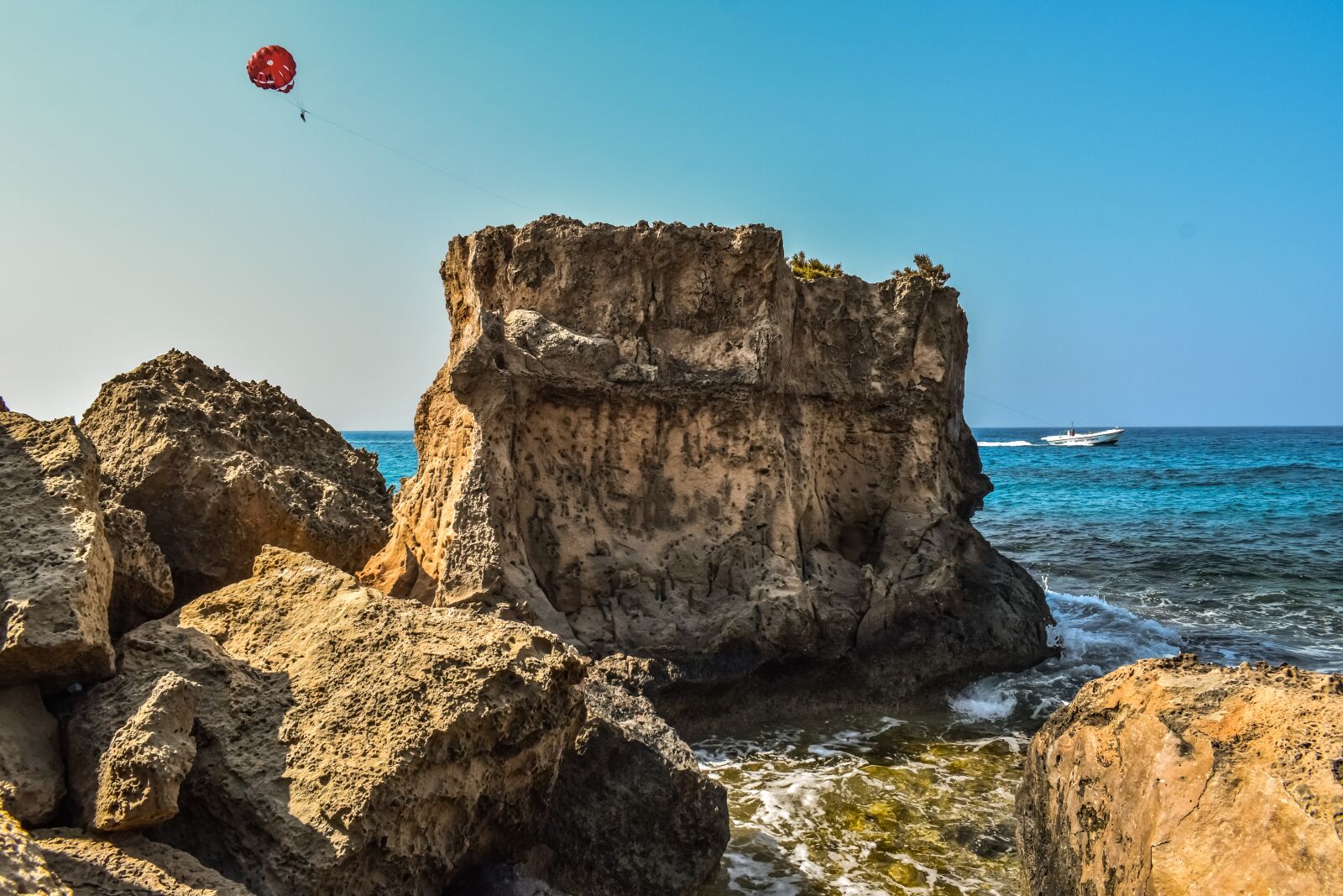 Nikon D3300 sample photo. Rock, rocky coast, beach photography