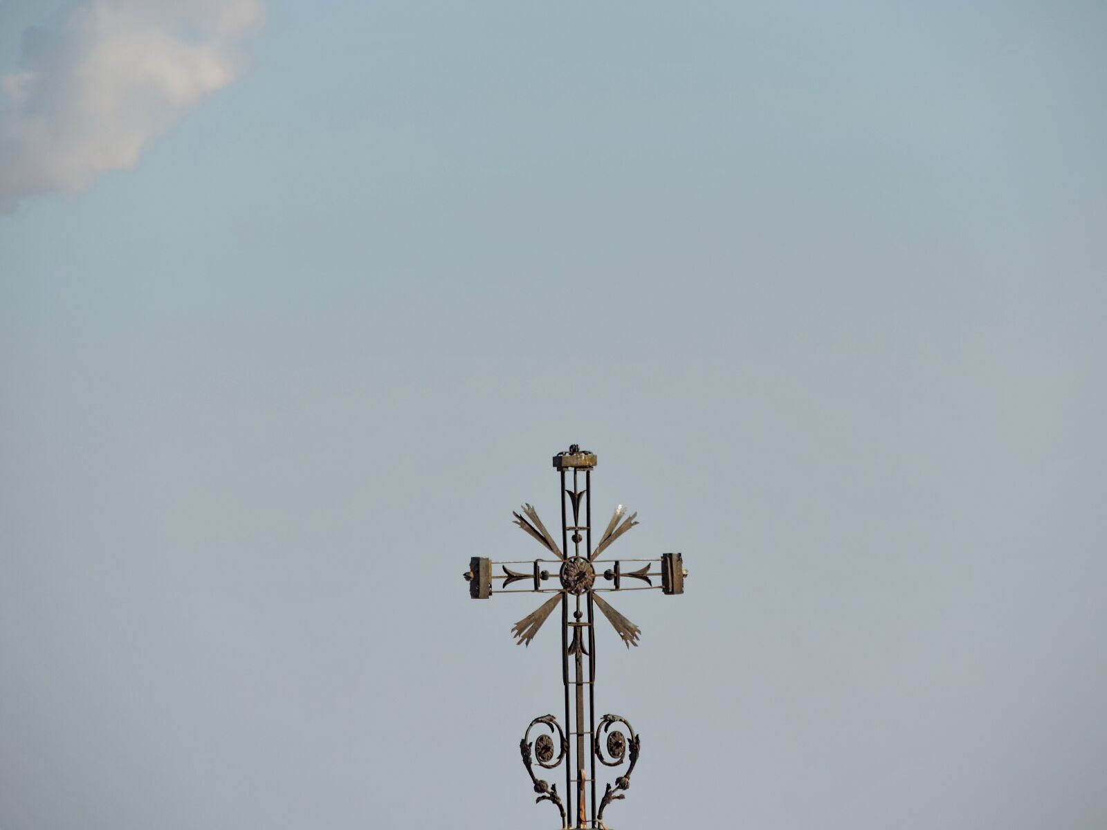 Nikon Coolpix P520 sample photo. Cross, stabilizer, outdoors, daylight photography