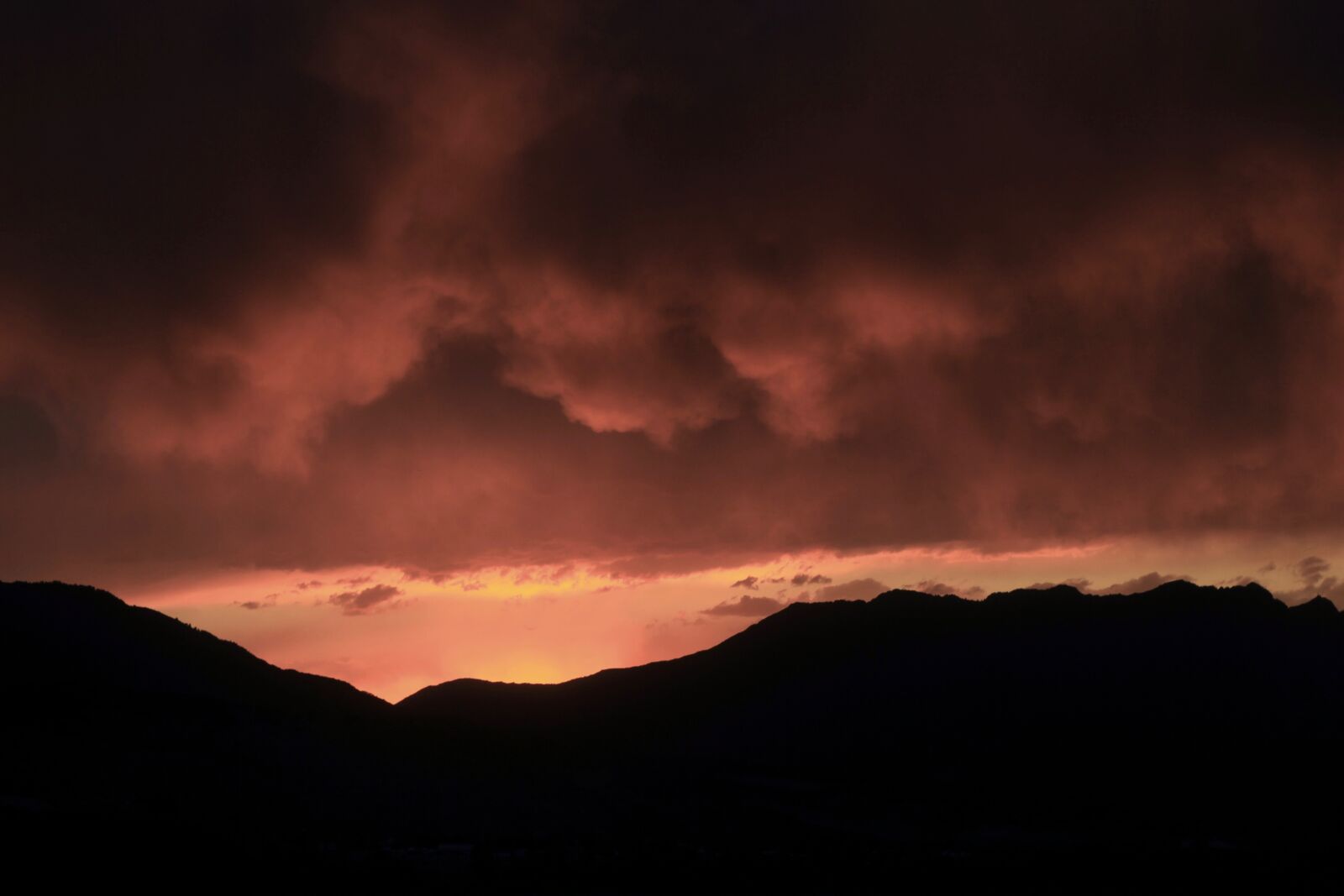 Canon EOS 550D (EOS Rebel T2i / EOS Kiss X4) sample photo. Storm, clouds, silhouette photography