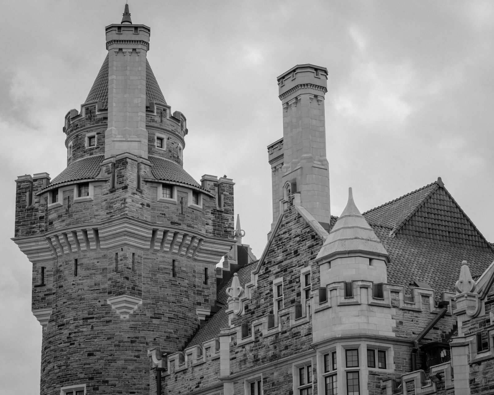 Olympus OM-D E-M5 sample photo. Black and white, castle photography